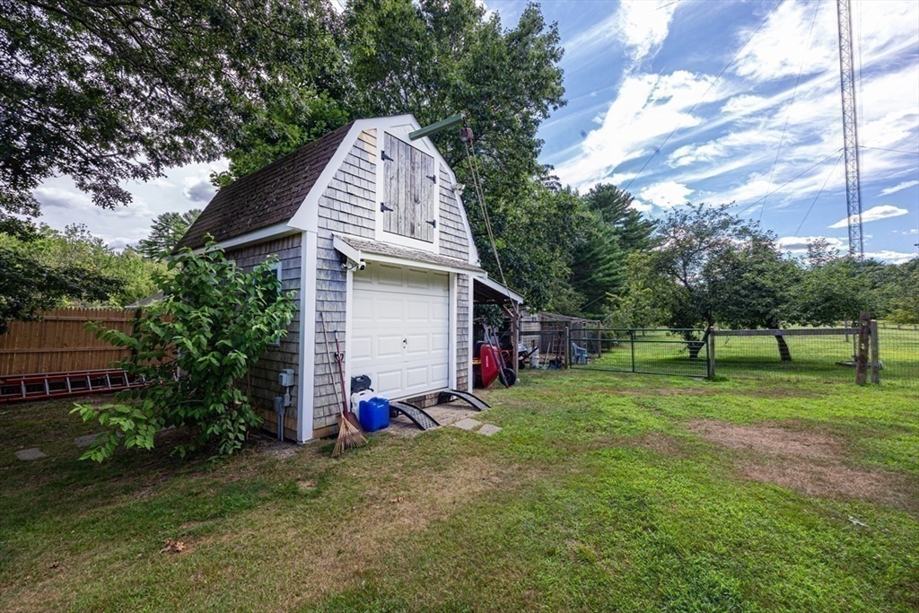 Rochester, Massachusetts, 02770, United States, 3 Bedrooms Bedrooms, ,2 BathroomsBathrooms,Residential,For Sale,1902514