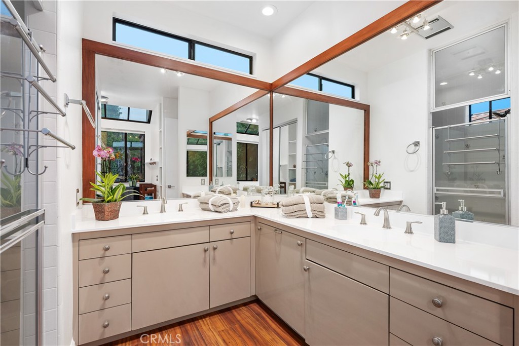 Manhattan Beach, California, 90266, United States, 5 Bedrooms Bedrooms, ,4 BathroomsBathrooms,Residential,For Sale,1993331