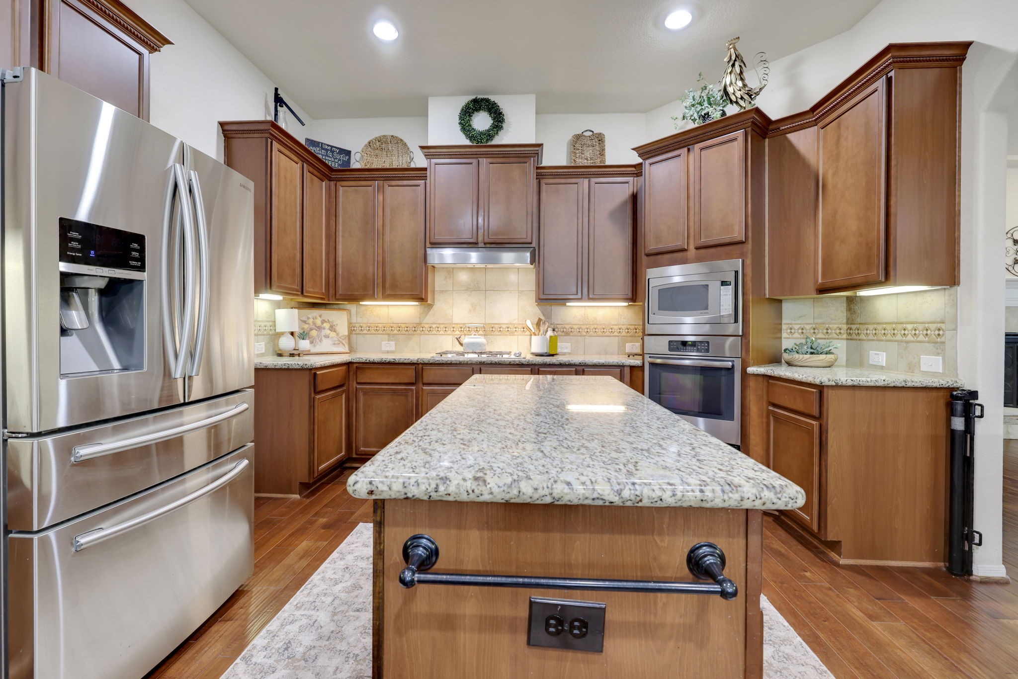 Mont Belvieu, Texas, 77523, United States, 5 Bedrooms Bedrooms, ,4 BathroomsBathrooms,Residential,For Sale,1906104