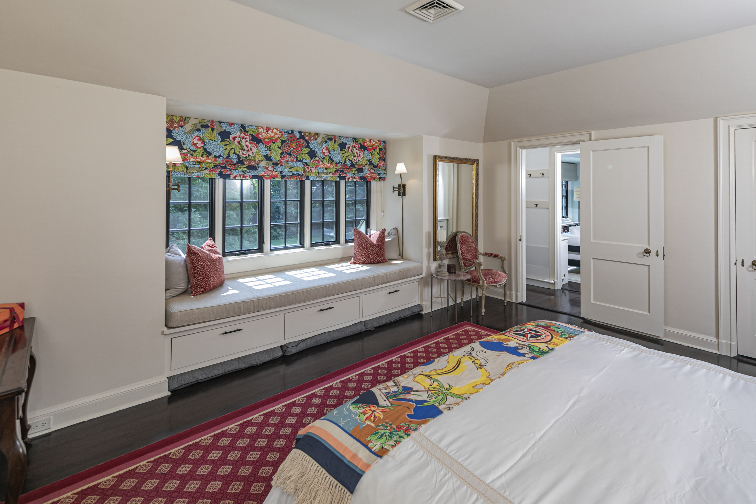  Timeless Allure, Impeccable Updates, Coveted Location - 物件實景