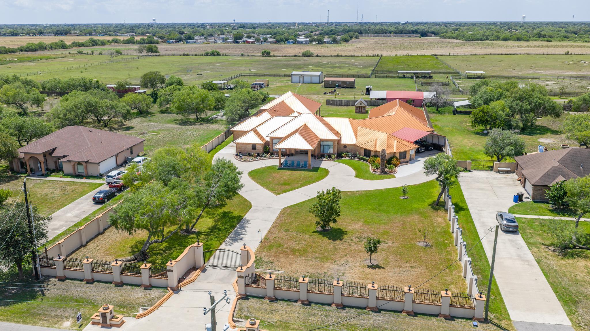 Kingsville, Texas, 78363, United States, 5 Bedrooms Bedrooms, ,6 BathroomsBathrooms,Residential,For Sale,1925551