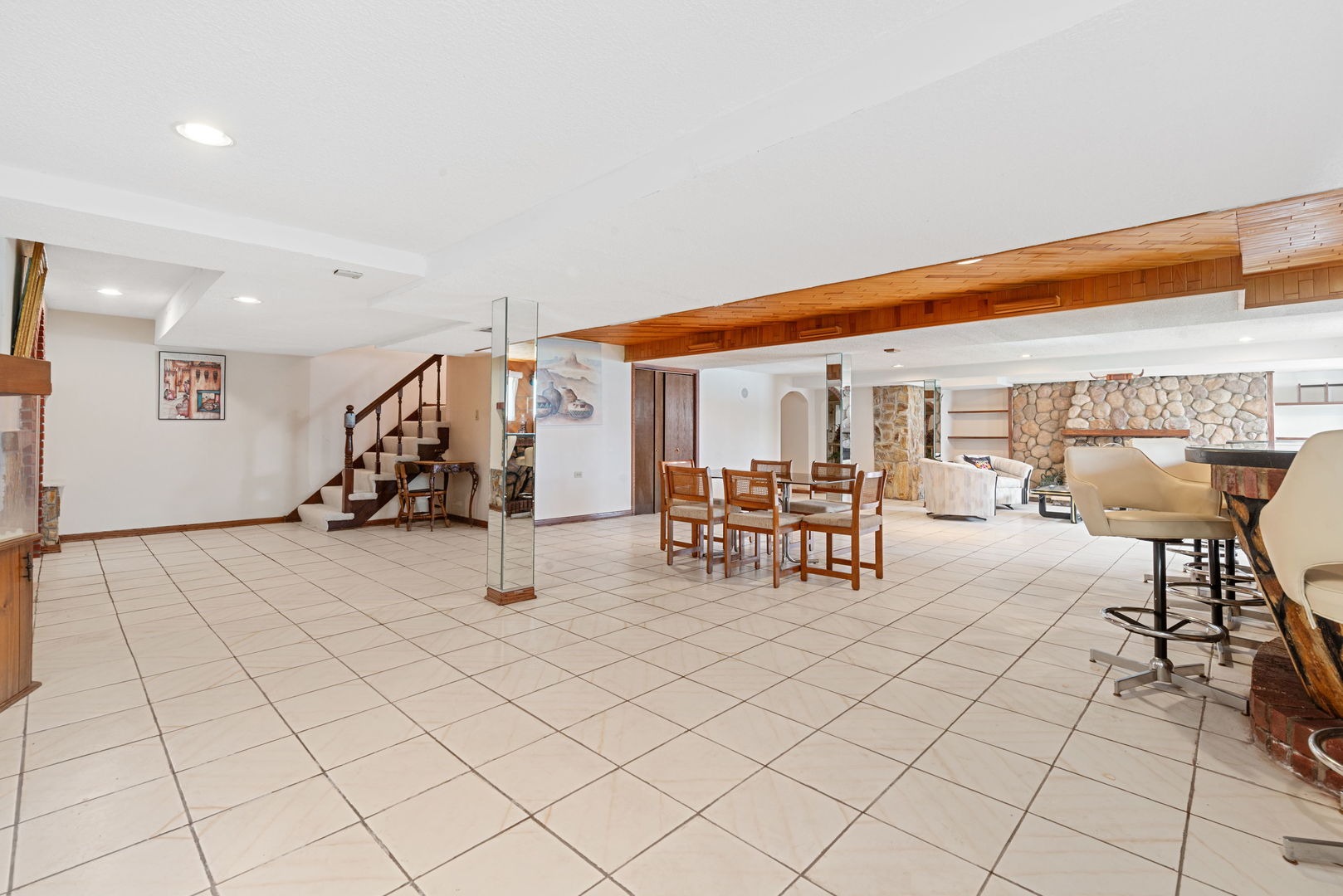 Oak Brook, Illinois, 60523, United States, 5 Bedrooms Bedrooms, ,6 BathroomsBathrooms,Residential,For Sale,1796873