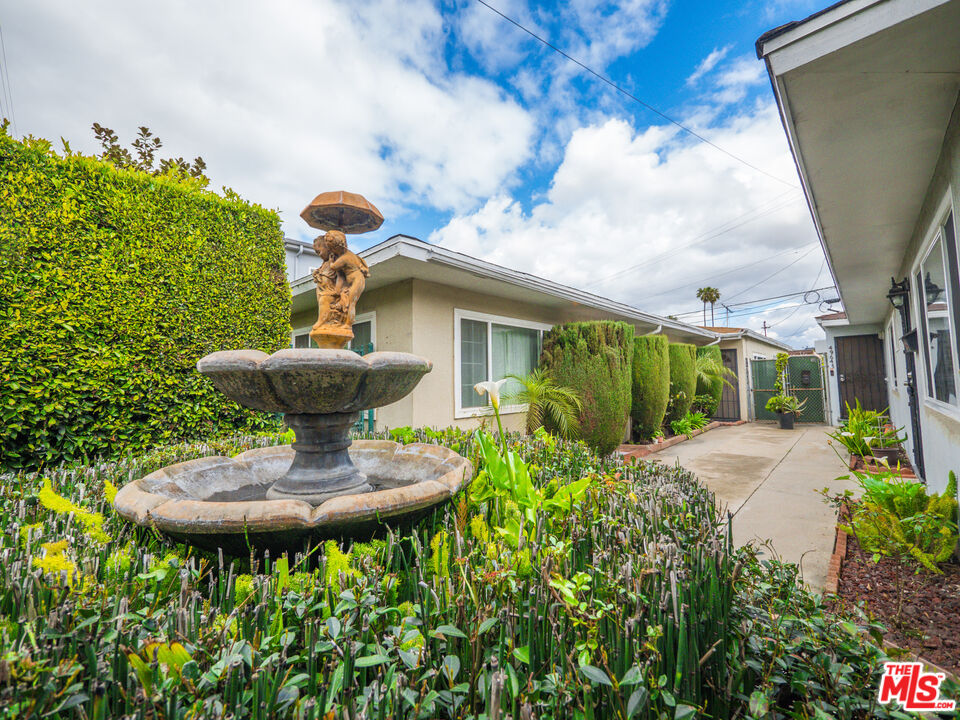 Los Angeles, California, 90066, United States, 4 Bedrooms Bedrooms, ,Residential,For Sale,1705092