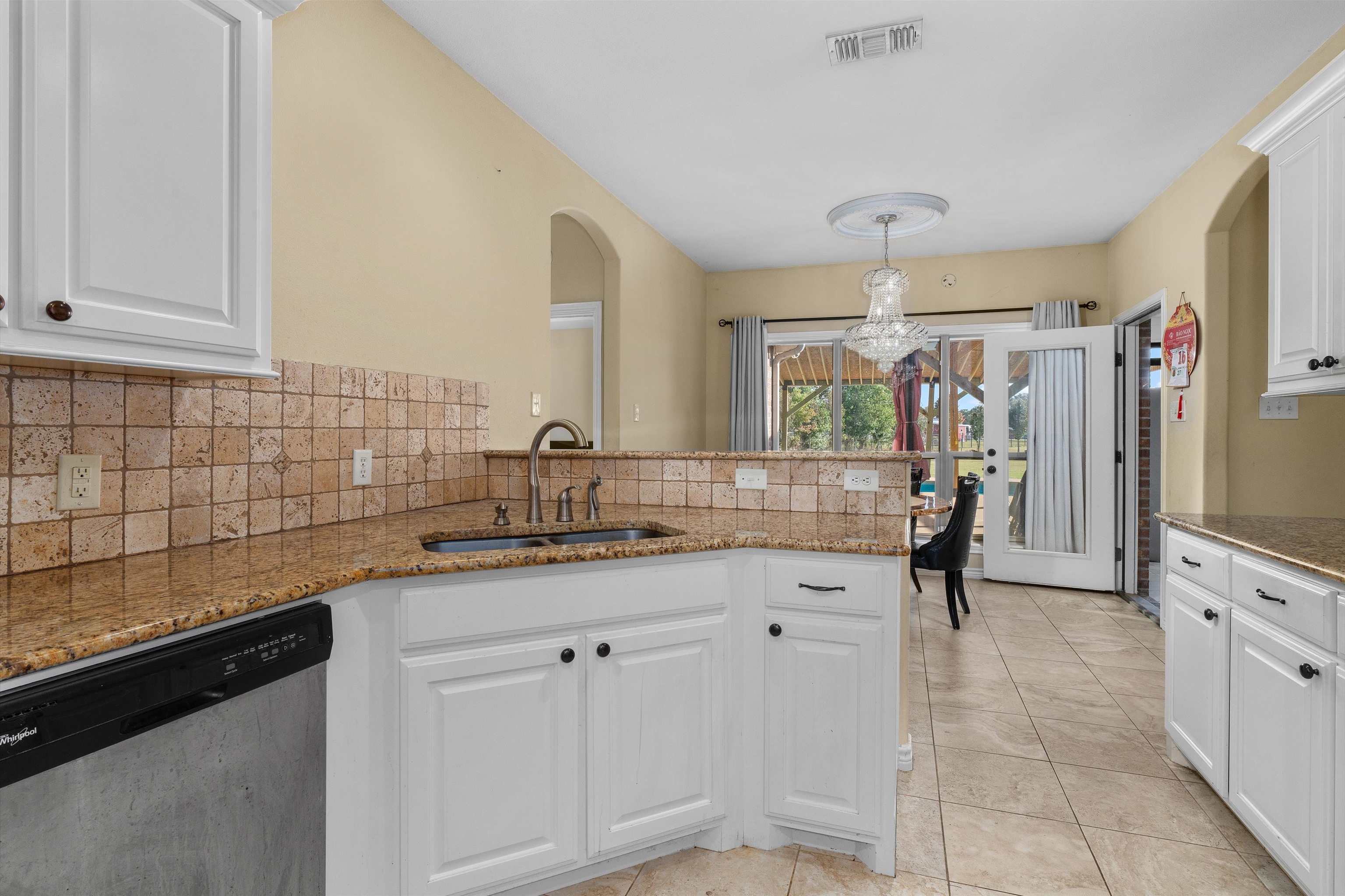 Henderson, Texas, 75654, United States, 5 Bedrooms Bedrooms, ,3 BathroomsBathrooms,Residential,For Sale,1983255