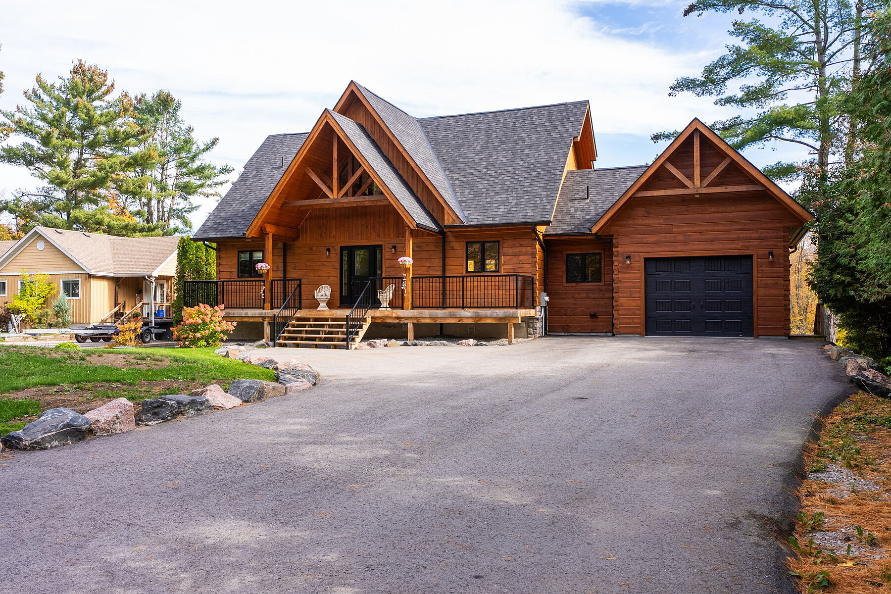  Inviting Waterfront Log Home - 物件實景