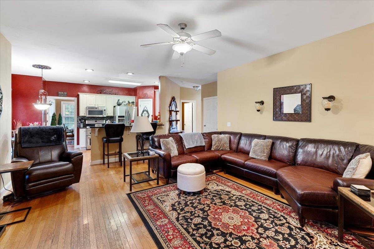 Blacksburg, Virginia, 24060, United States, 5 Bedrooms Bedrooms, ,4 BathroomsBathrooms,Residential,For Sale,1828215
