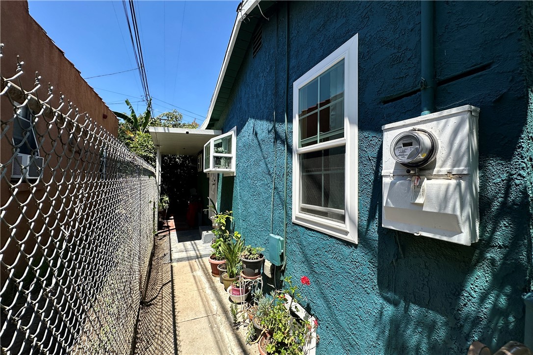 Los Angeles, California, 90047, United States, 3 Bedrooms Bedrooms, ,2 BathroomsBathrooms,Residential,For Sale,1980559