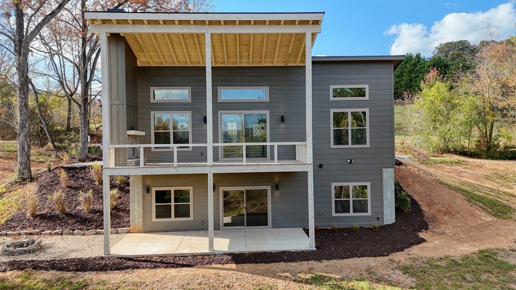 Hayesville, North Carolina, 28904, United States, 3 Bedrooms Bedrooms, ,4 BathroomsBathrooms,Residential,For Sale,1839913