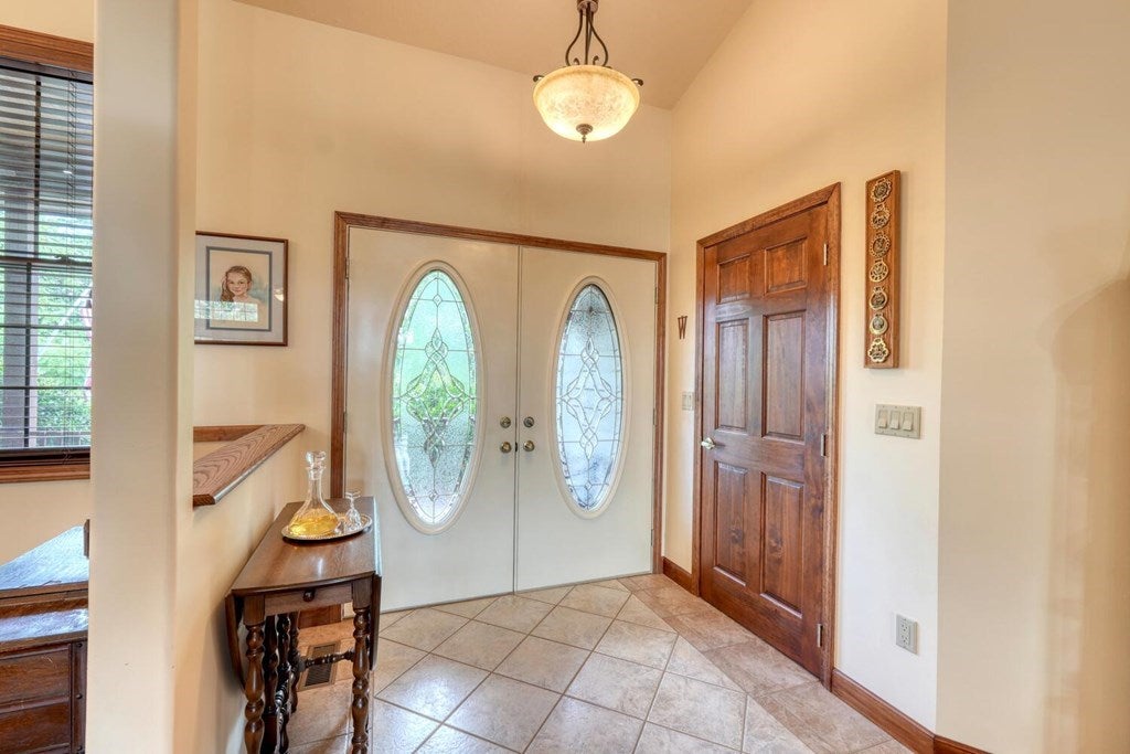 Murphy, North Carolina, 28906, United States, 3 Bedrooms Bedrooms, ,2 BathroomsBathrooms,Residential,For Sale,1926977