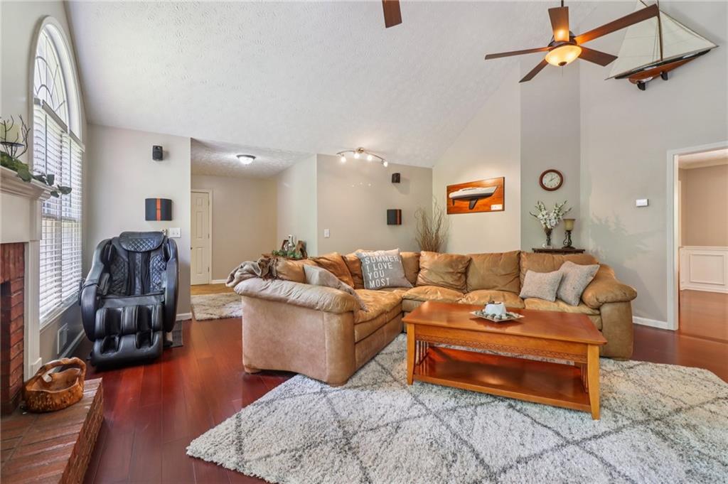 Flowery Branch, Georgia, 30542, United States, 4 Bedrooms Bedrooms, ,3 BathroomsBathrooms,Residential,For Sale,1923417