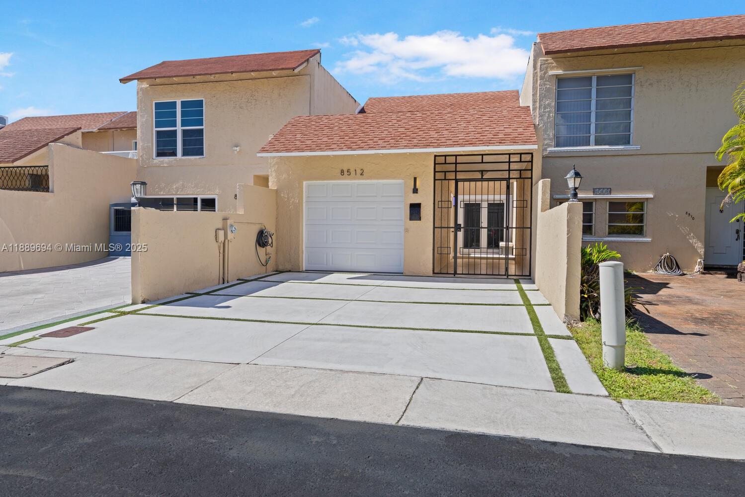 Miami, Florida, 33173, United States, 2 Bedrooms Bedrooms, ,3 BathroomsBathrooms,Residential,For Sale,1970531