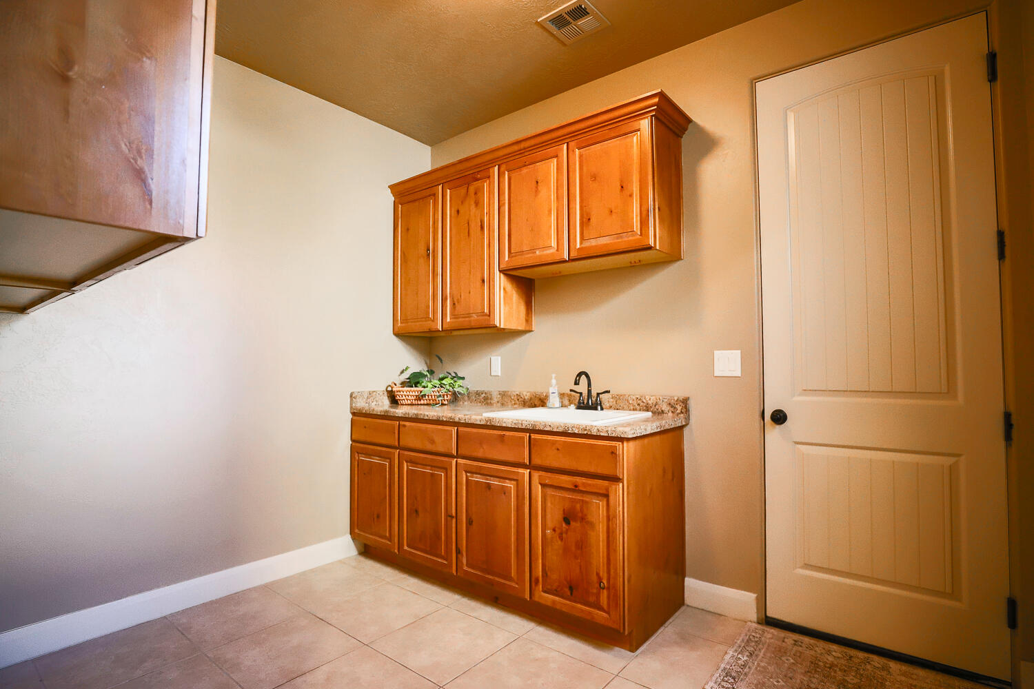 Hurricane, Utah, 84737, United States, 4 Bedrooms Bedrooms, ,Residential,For Sale,1986322