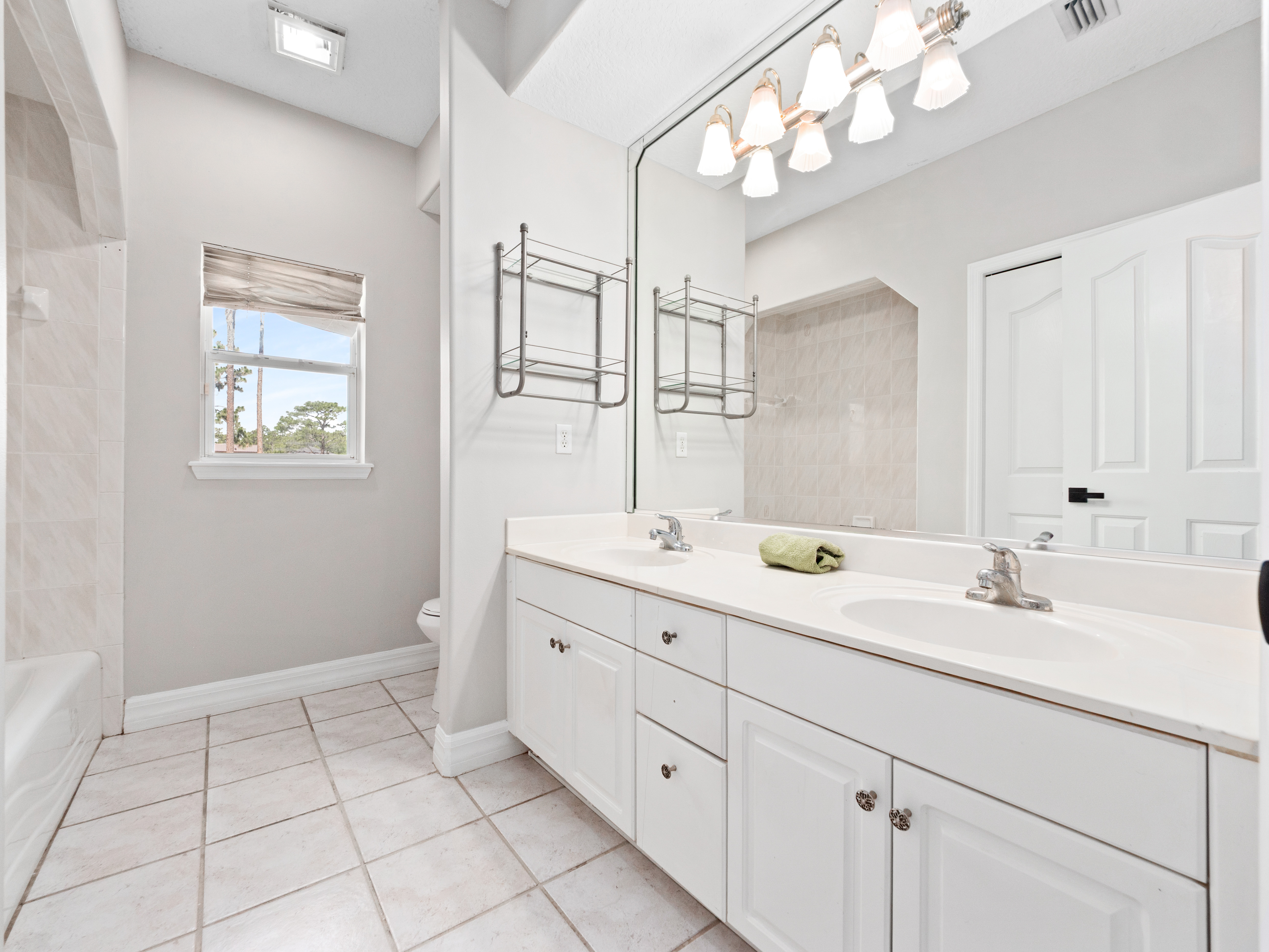 Orlando, Florida, 32833, United States, 4 Bedrooms Bedrooms, ,3 BathroomsBathrooms,Residential,For Sale,1984484