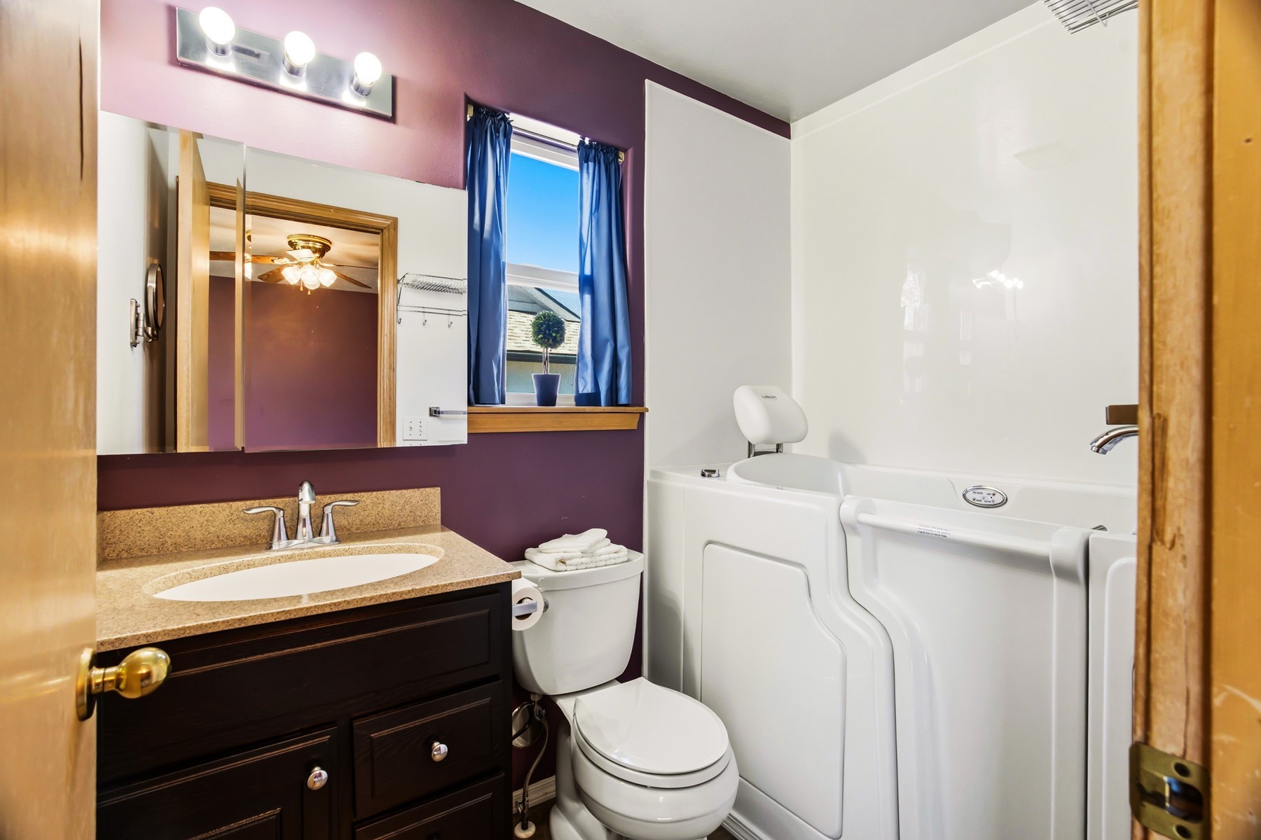  Single-Level Living with Key Updates - 物件實景