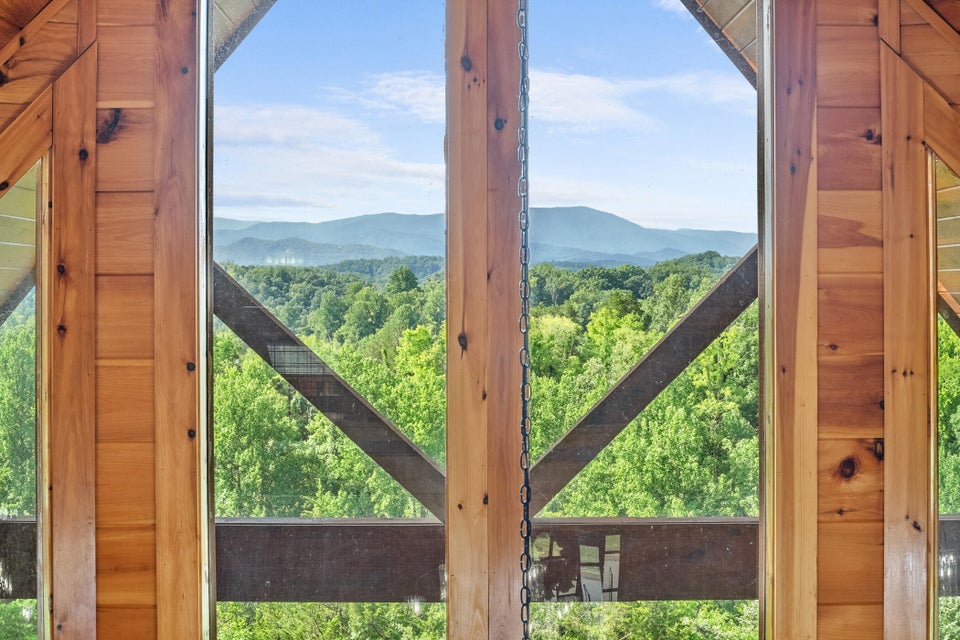 Sevierville, Tennessee, 37876, United States, 4 Bedrooms Bedrooms, ,6 BathroomsBathrooms,Residential,For Sale,1976346