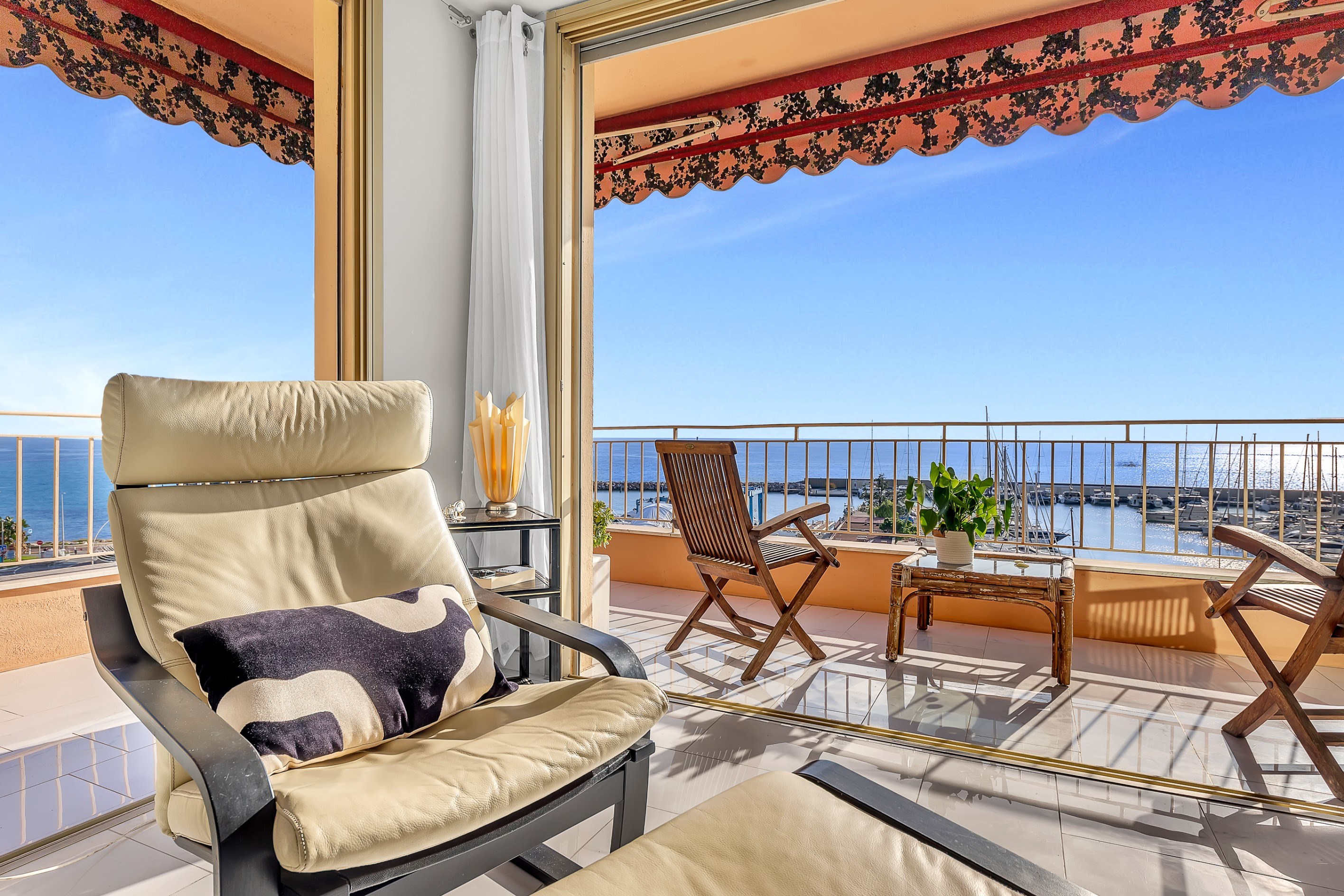  Seafront 2-bed apartment + Garage in Menton Garavan and panoramic sea view - 物件實景