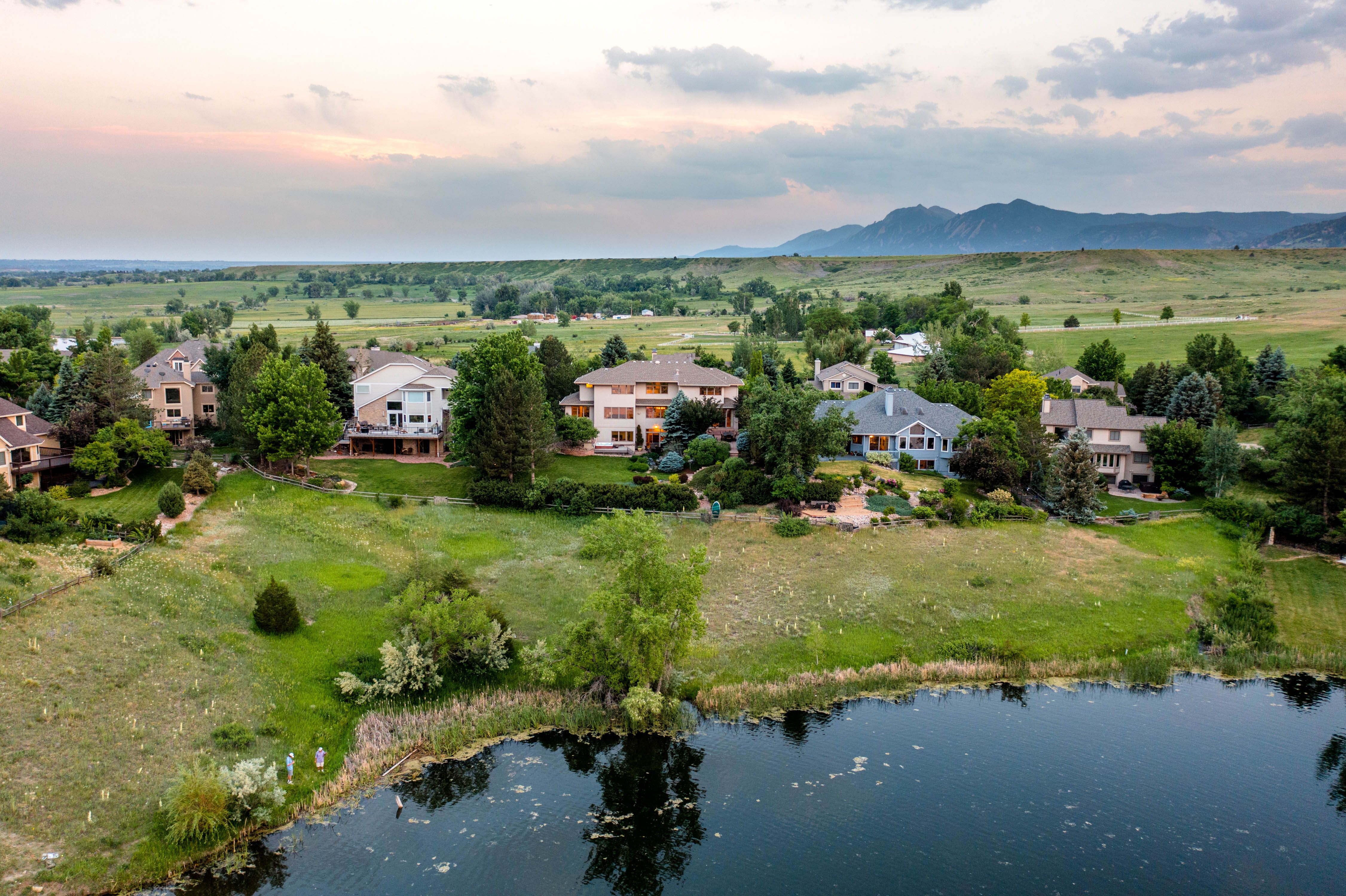  Timeless Waterfront Home With Beautiful Views - 物件實景