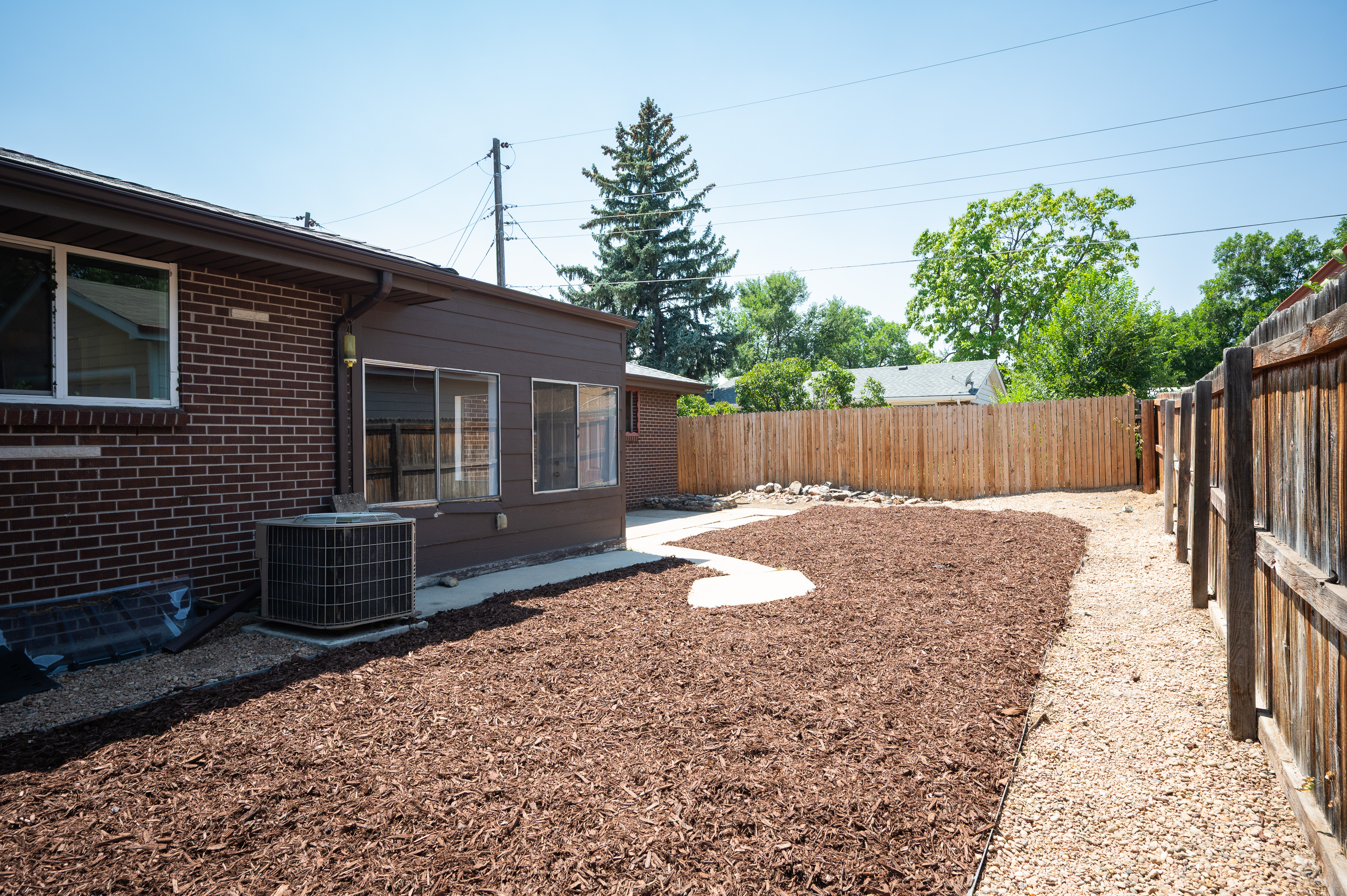  All Brick Ranch Home Offering Residential Comfort with Commercial Potential - 物件實景