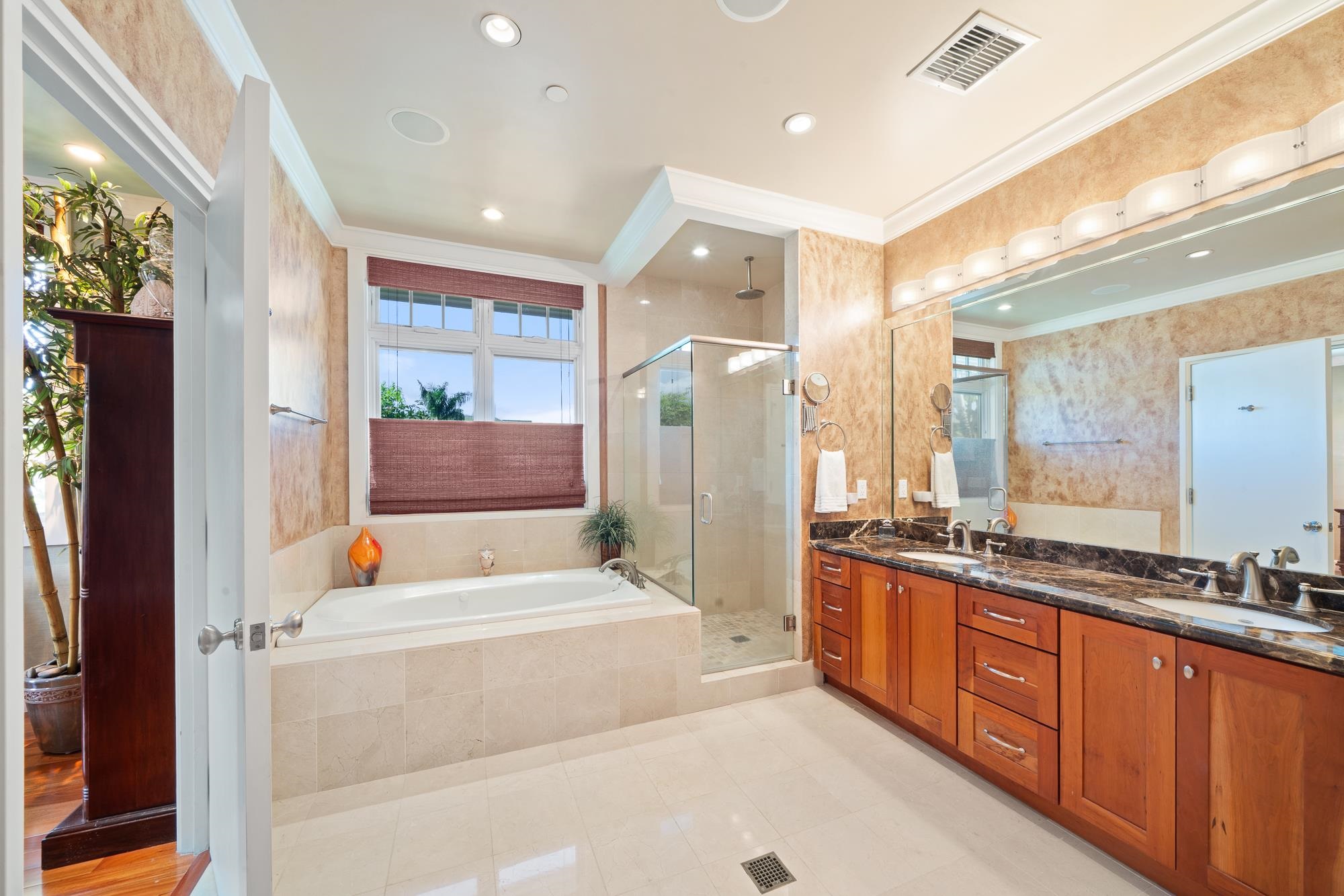 Kihei, Hawaii, 96753, United States, 2 Bedrooms Bedrooms, ,2 BathroomsBathrooms,Residential,For Sale,1828324