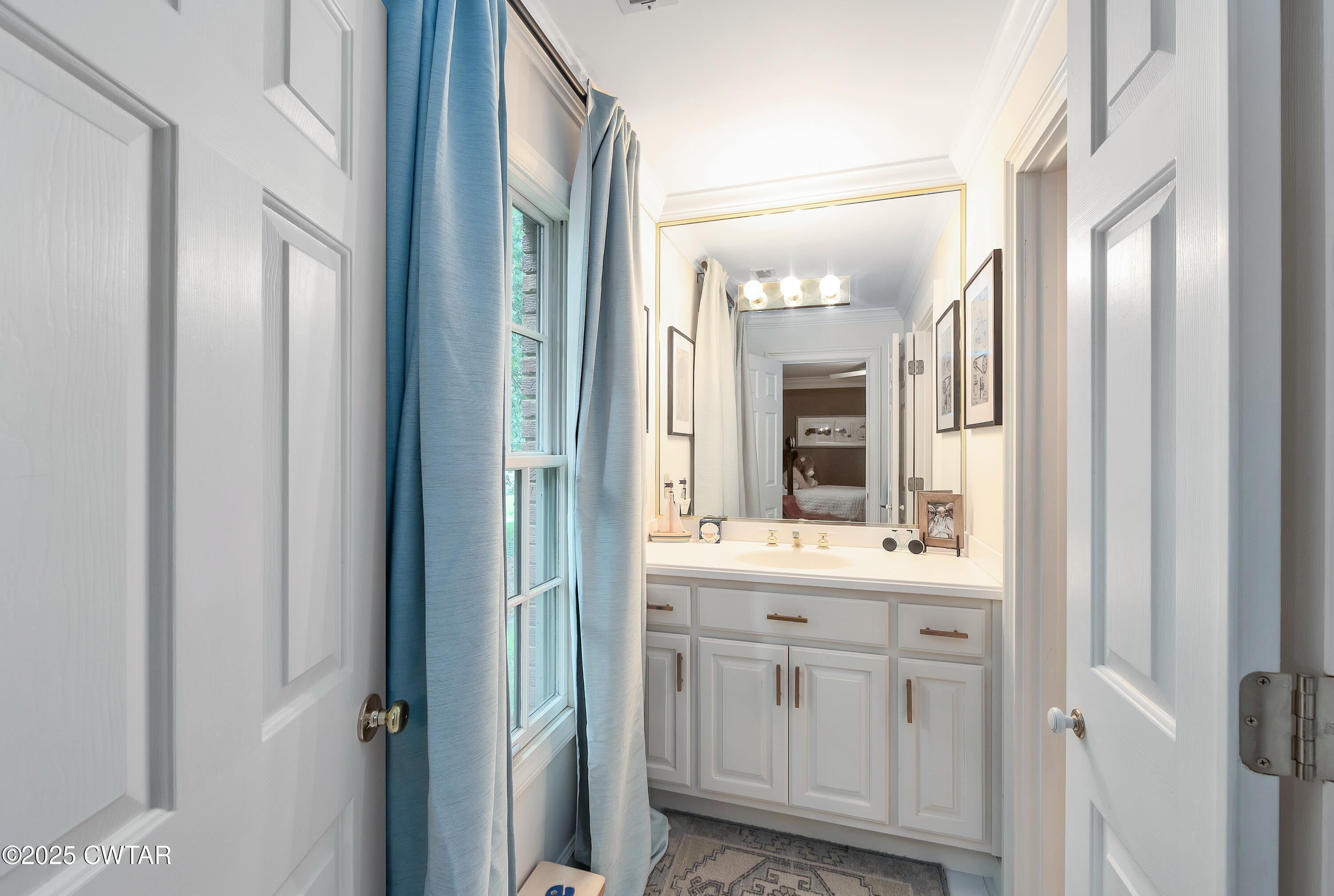 Jackson, Tennessee, 38305, United States, 4 Bedrooms Bedrooms, ,4 BathroomsBathrooms,Residential,For Sale,1894797