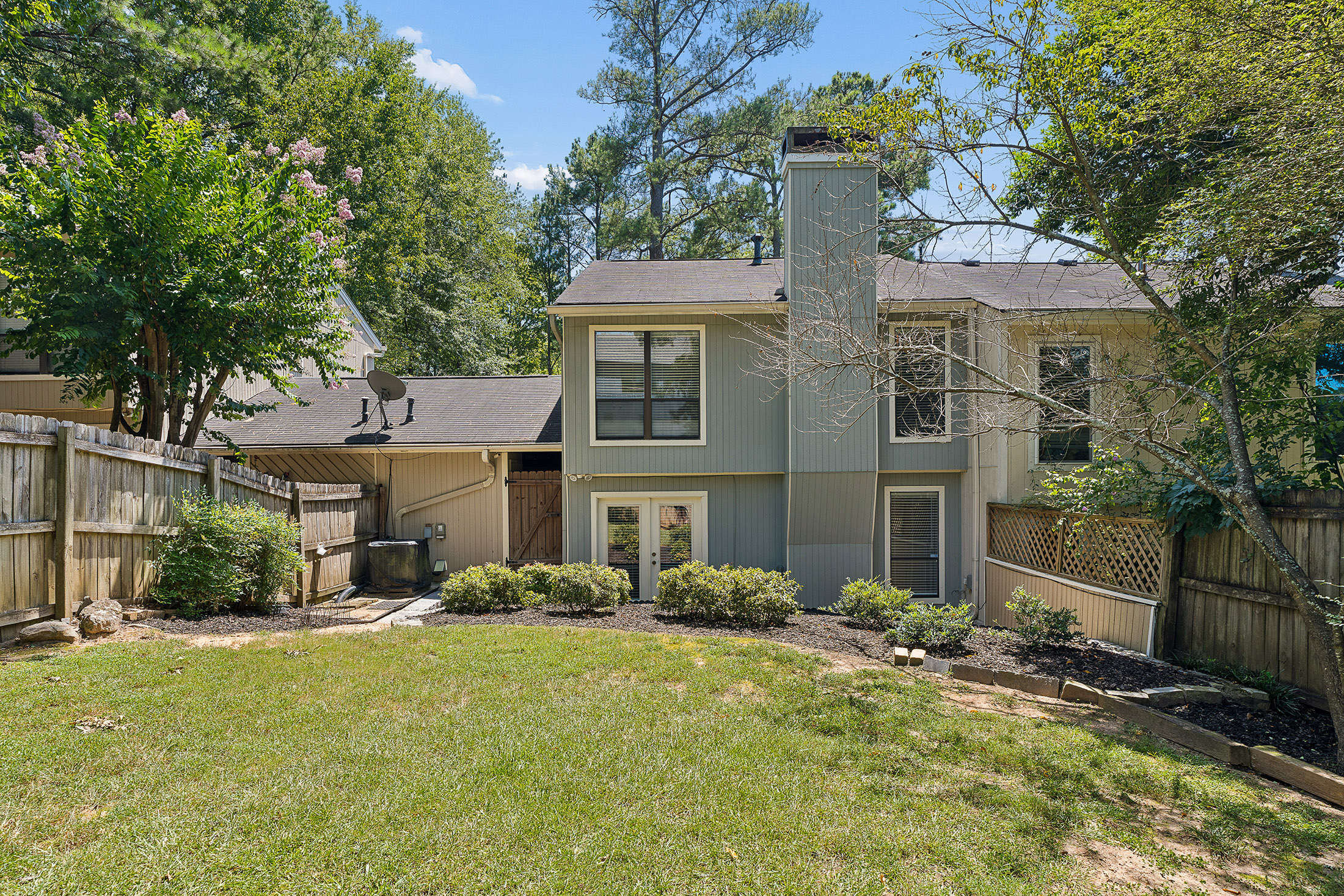  Beautifully Updated Fee Simple Townhome in an Exceptional Brookhaven Location - 物件實景