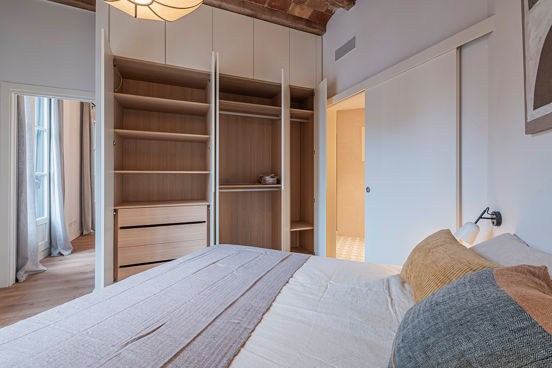  Renovated corner apartment with lots of natural light - 物件實景