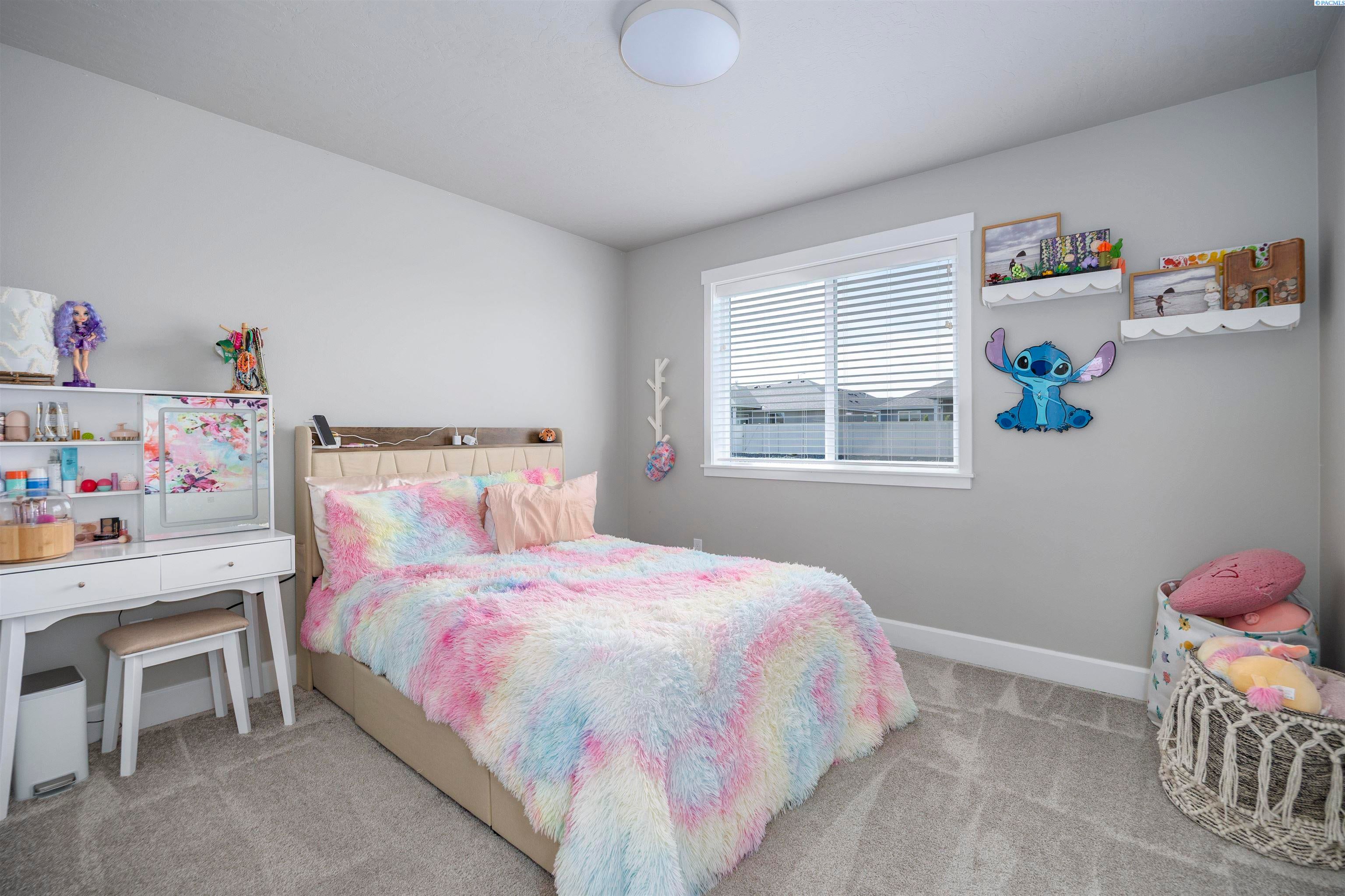 Kennewick, Washington, 99338, United States, 5 Bedrooms Bedrooms, ,3 BathroomsBathrooms,Residential,For Sale,1984207