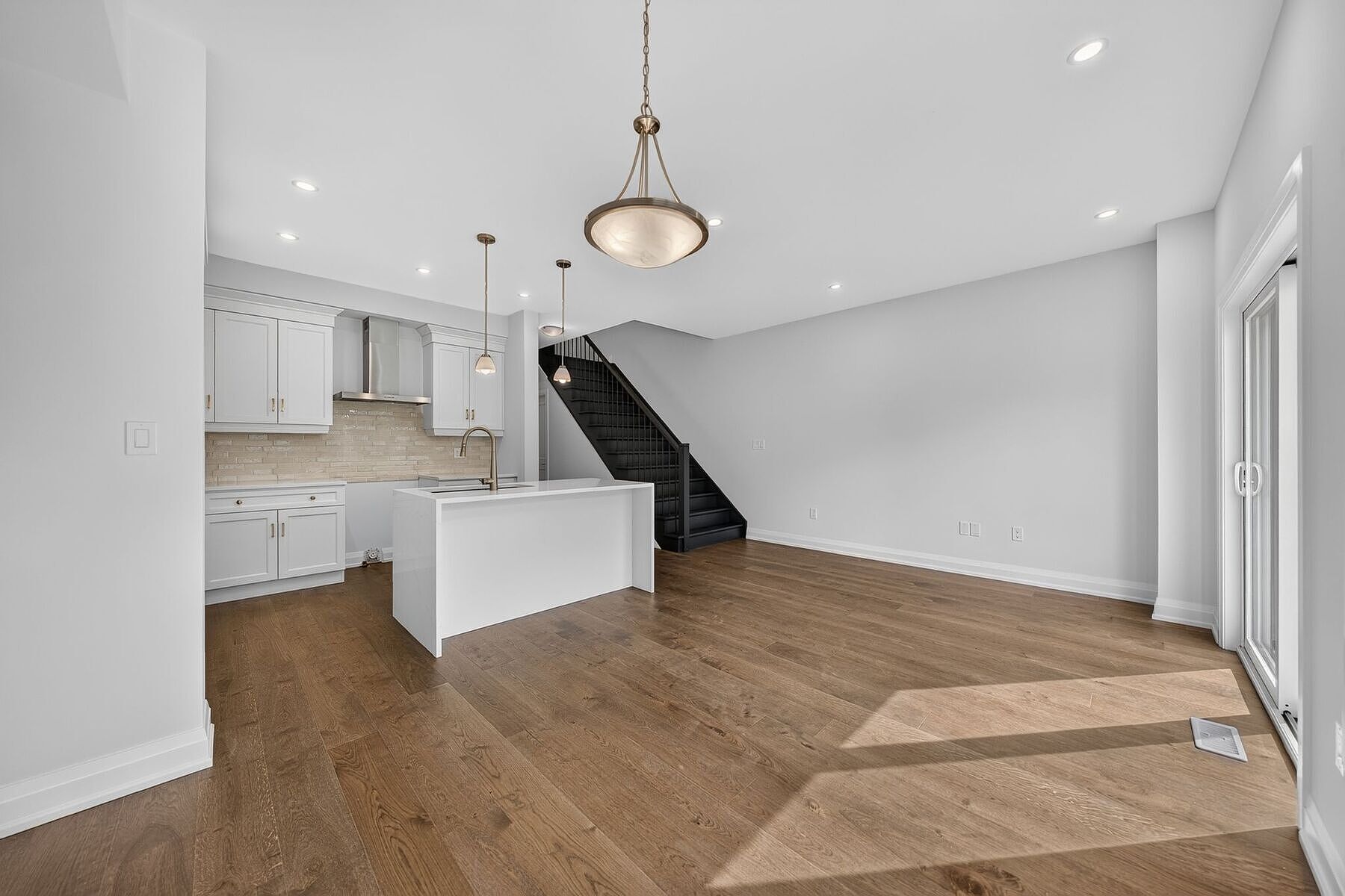  Brand New Luxurious Townhome - 物件實景