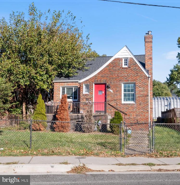 Washington, District of Columbia, 20011, United States, 4 Bedrooms Bedrooms, ,4 BathroomsBathrooms,Residential,For Sale,1973879