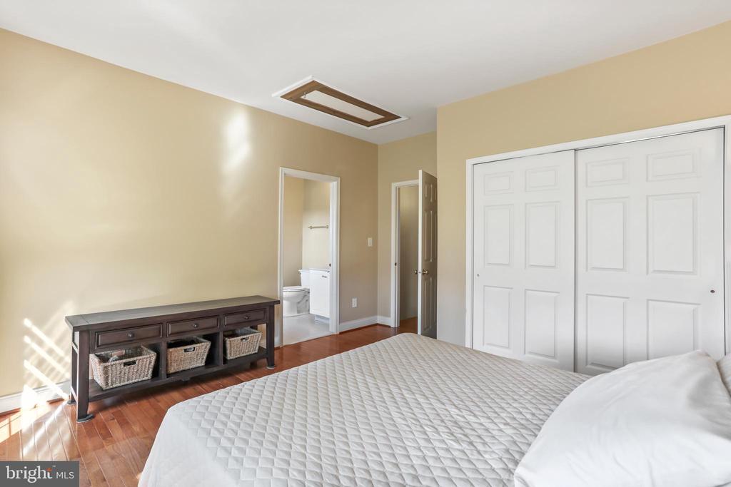 Waterford, Virginia, 20197, United States, 4 Bedrooms Bedrooms, ,5 BathroomsBathrooms,Residential,For Sale,1941290