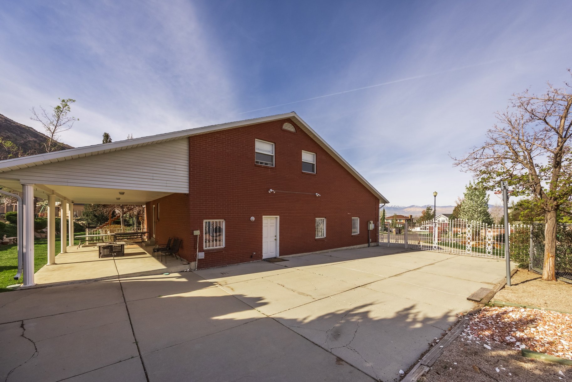  Updated Sandy Home With One of a Kind Location With Unobstructed Mountain Views - 物件實景
