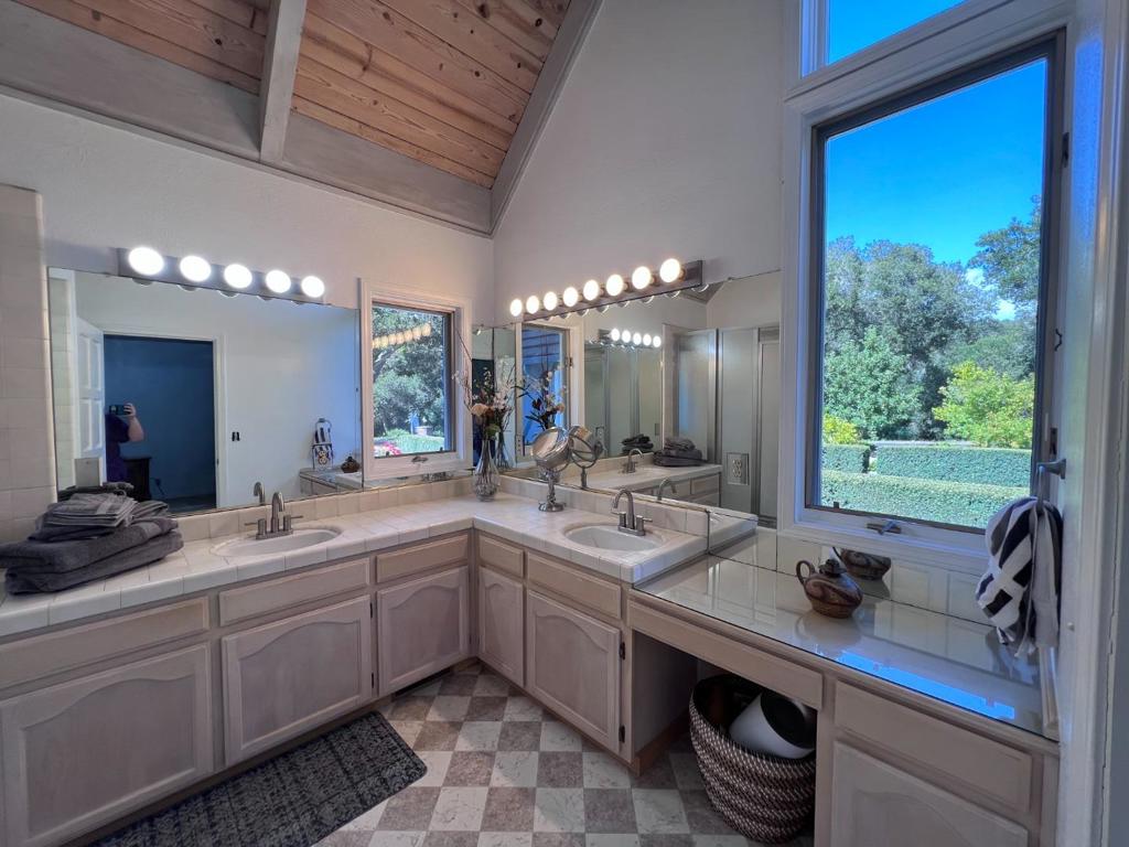 Aromas, California, 95004, United States, 3 Bedrooms Bedrooms, ,3 BathroomsBathrooms,Residential,For Sale,2048722