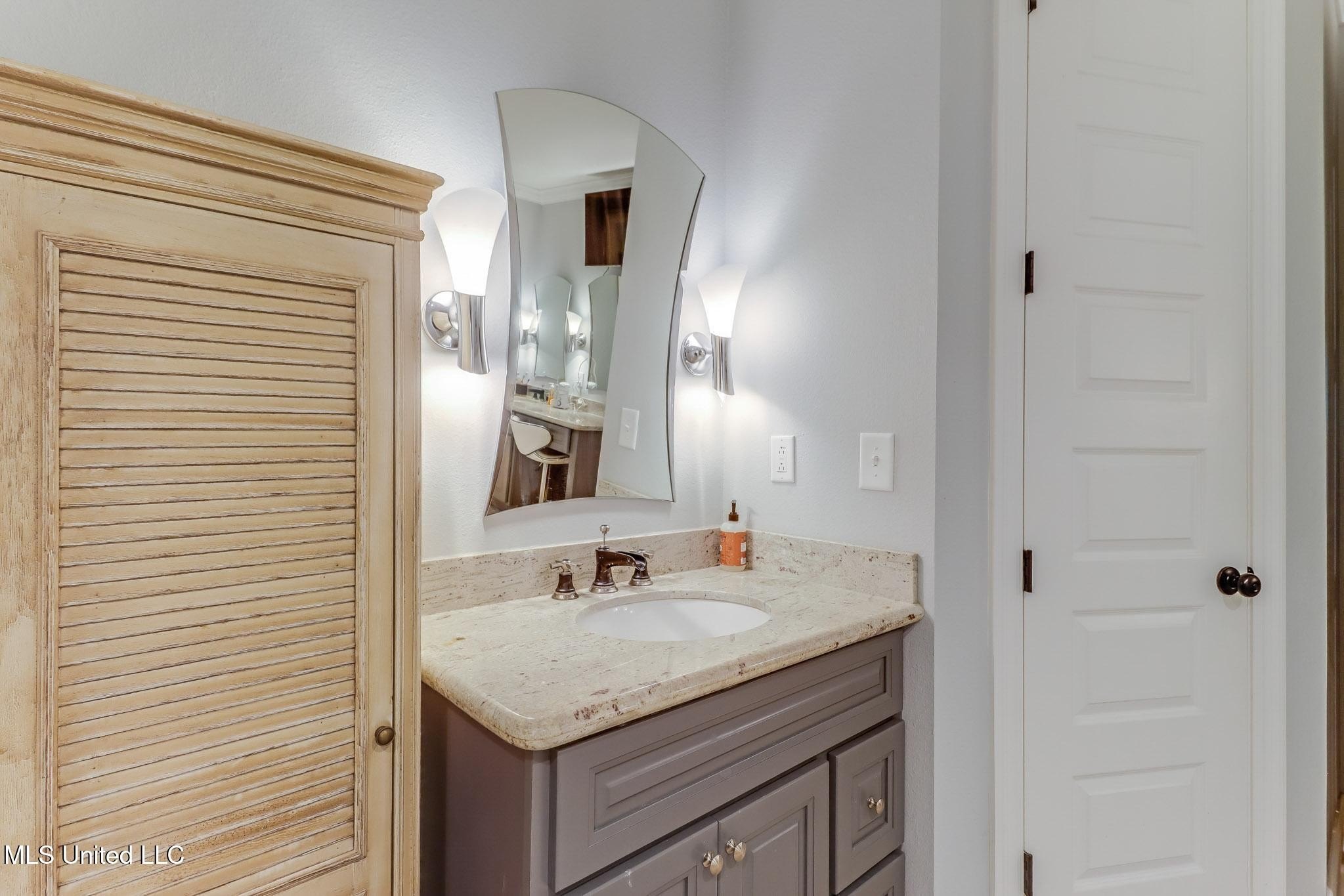 Biloxi, Mississippi, 39532, United States, 6 Bedrooms Bedrooms, ,3 BathroomsBathrooms,Residential,For Sale,1931877