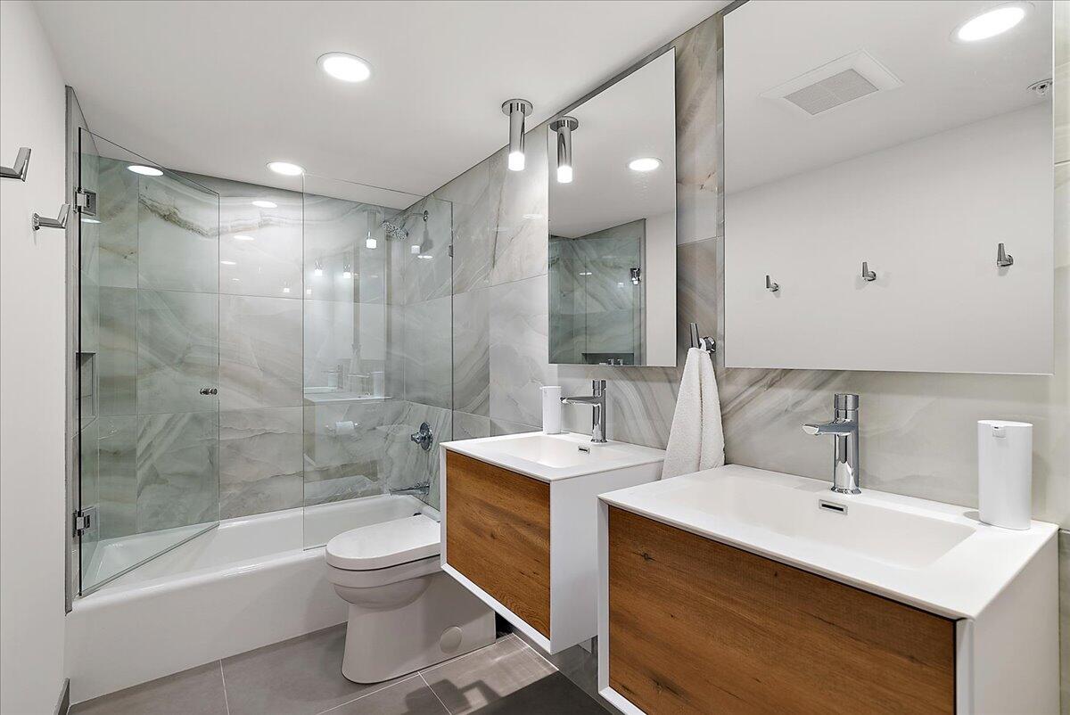 Saugatuck, Michigan, 49453, United States, 4 Bedrooms Bedrooms, ,4 BathroomsBathrooms,Residential,For Sale,1826741