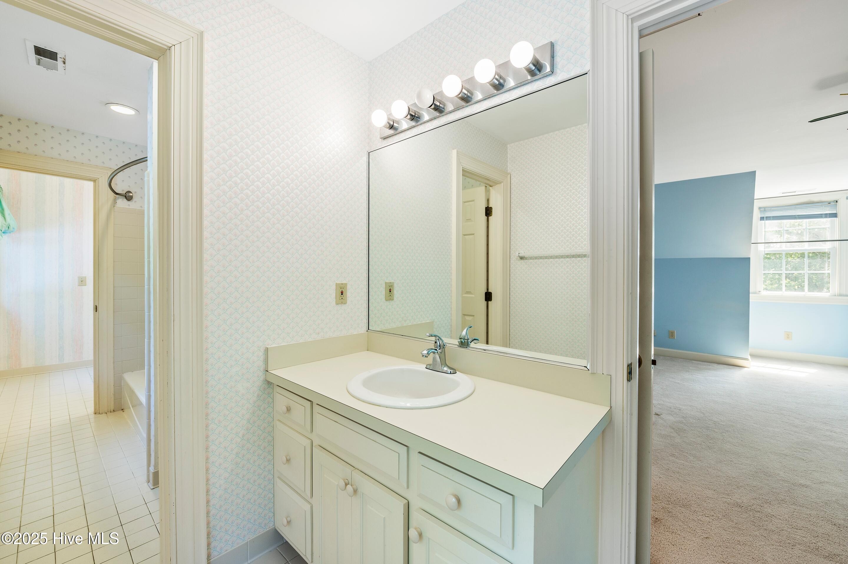 Wilmington, North Carolina, 28409, United States, 3 Bedrooms Bedrooms, ,4 BathroomsBathrooms,Residential,For Sale,1942177