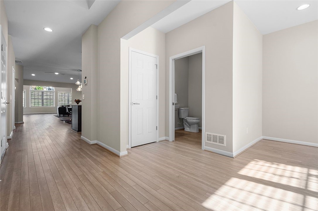 Ohio Twp, Pennsylvania, 15237, United States, 2 Bedrooms Bedrooms, ,3 BathroomsBathrooms,Residential,For Sale,1984724