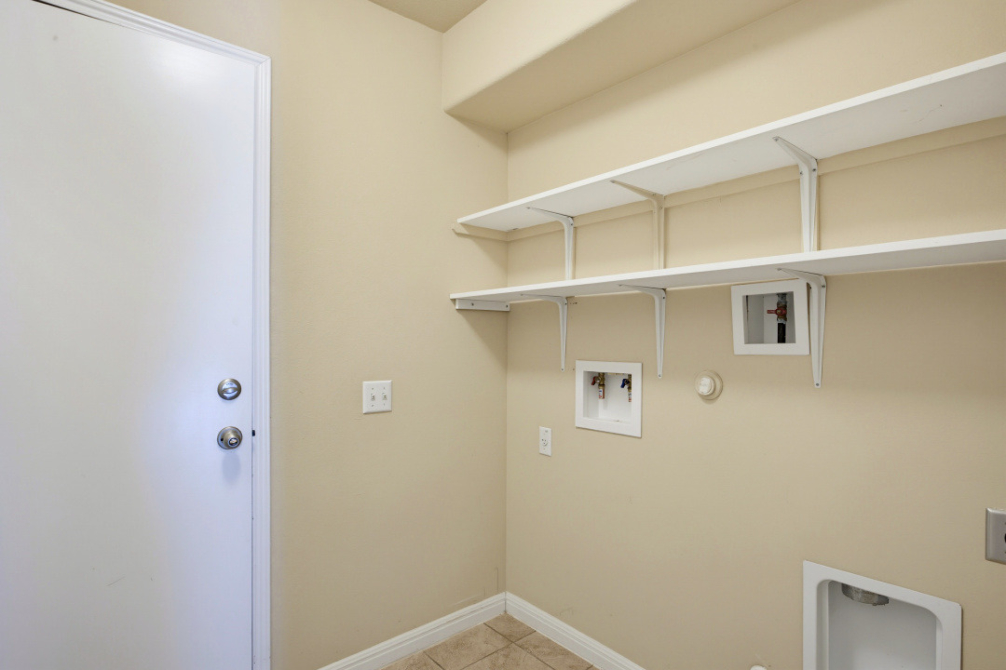  Move-In Ready & Meticulously Maintained in Fort Dessau - 物件實景