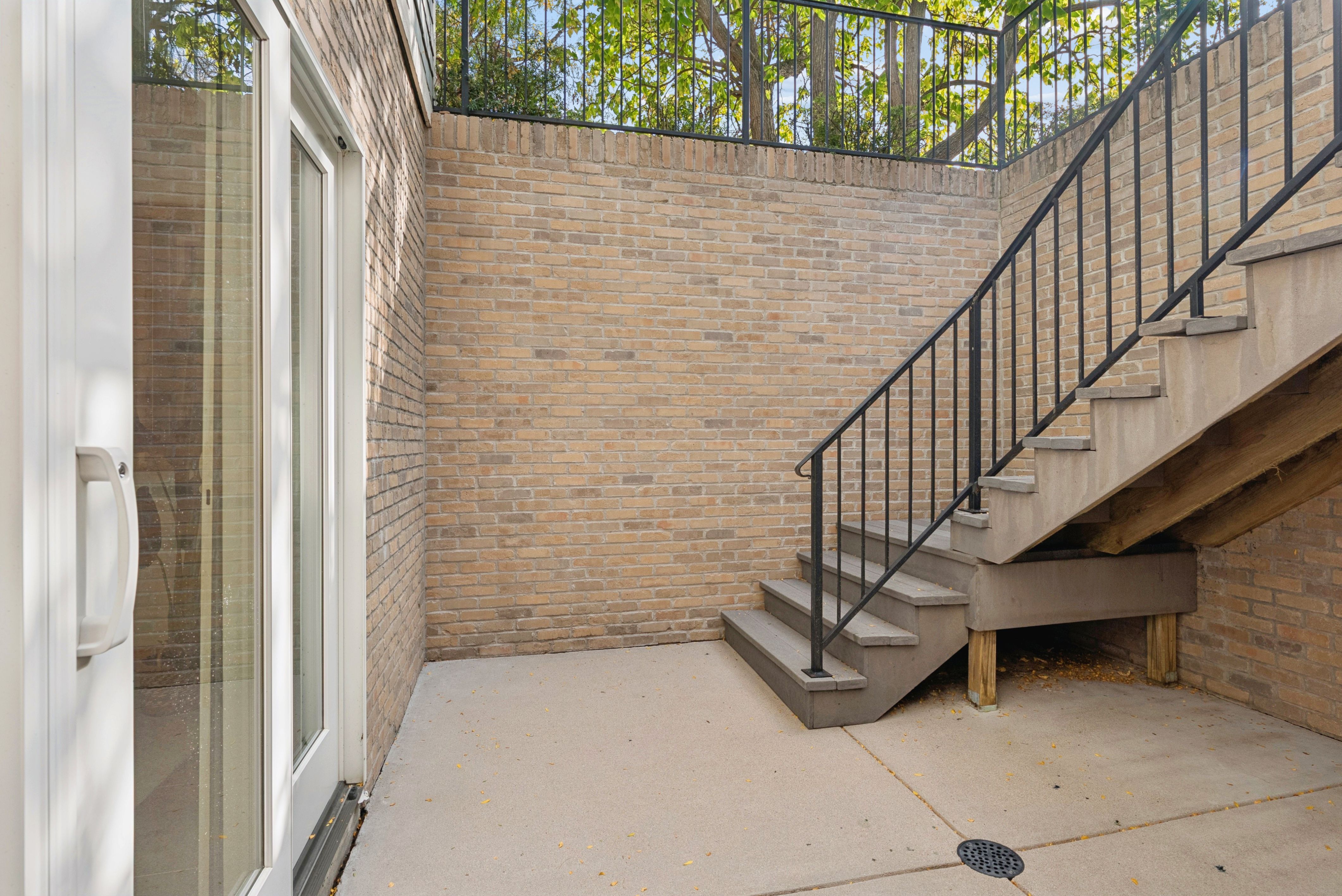  2895 S Cook Street  Finished Walkout Home - 物件實景