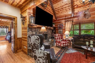 Murphy, North Carolina, 28906, United States, 3 Bedrooms Bedrooms, ,6 BathroomsBathrooms,Residential,For Sale,1933143