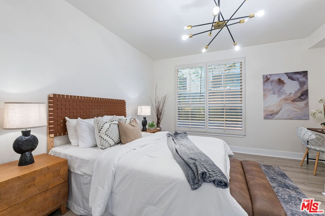 Los Angeles, California, 90064, United States, 2 Bedrooms Bedrooms, ,3 BathroomsBathrooms,Residential,For Sale,2003516