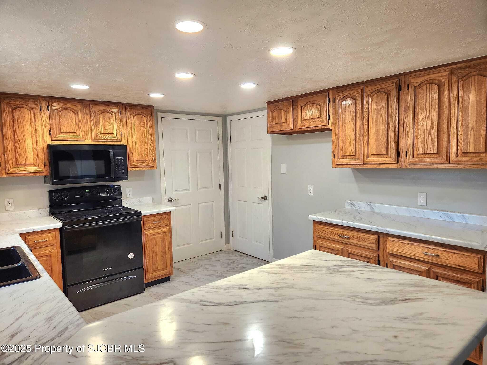 Flora Vista, New Mexico, 87415, United States, 5 Bedrooms Bedrooms, ,3 BathroomsBathrooms,Residential,For Sale,1926388