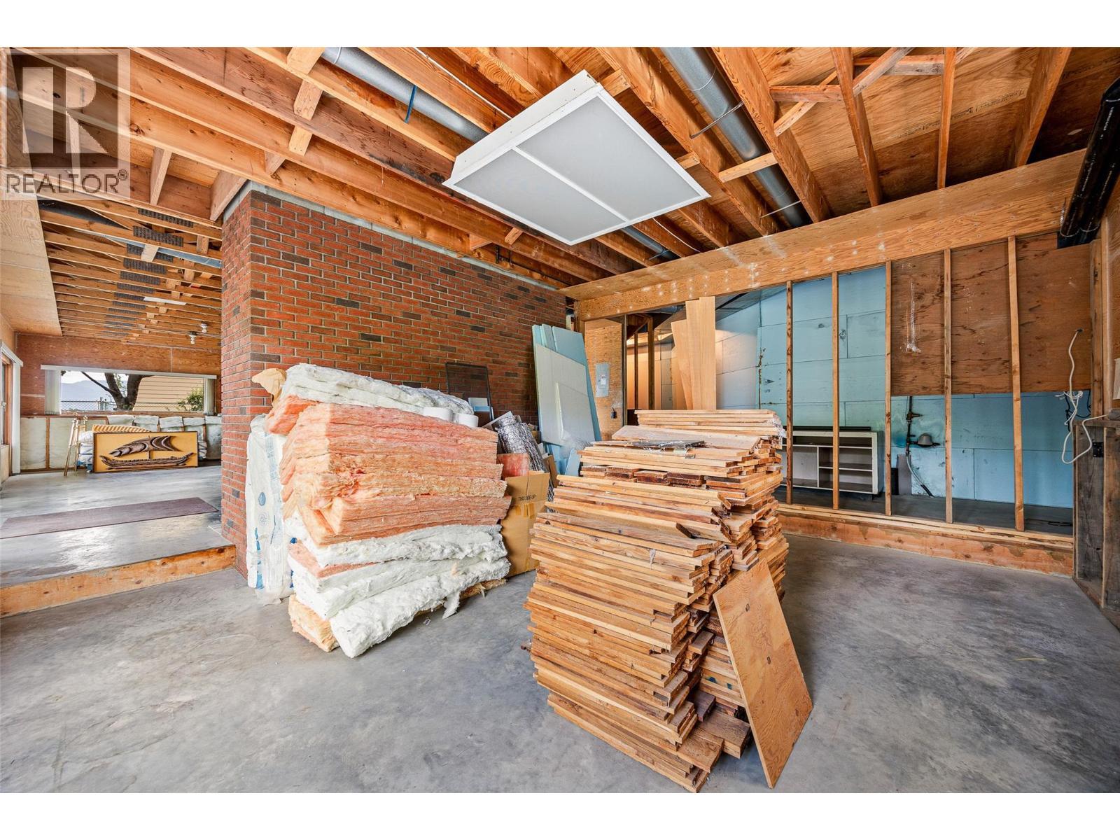 KELOWNA, British Columbia, V1V 1J5, CA, 2 Bedrooms Bedrooms, ,2 BathroomsBathrooms,Residential,For Sale,1948319