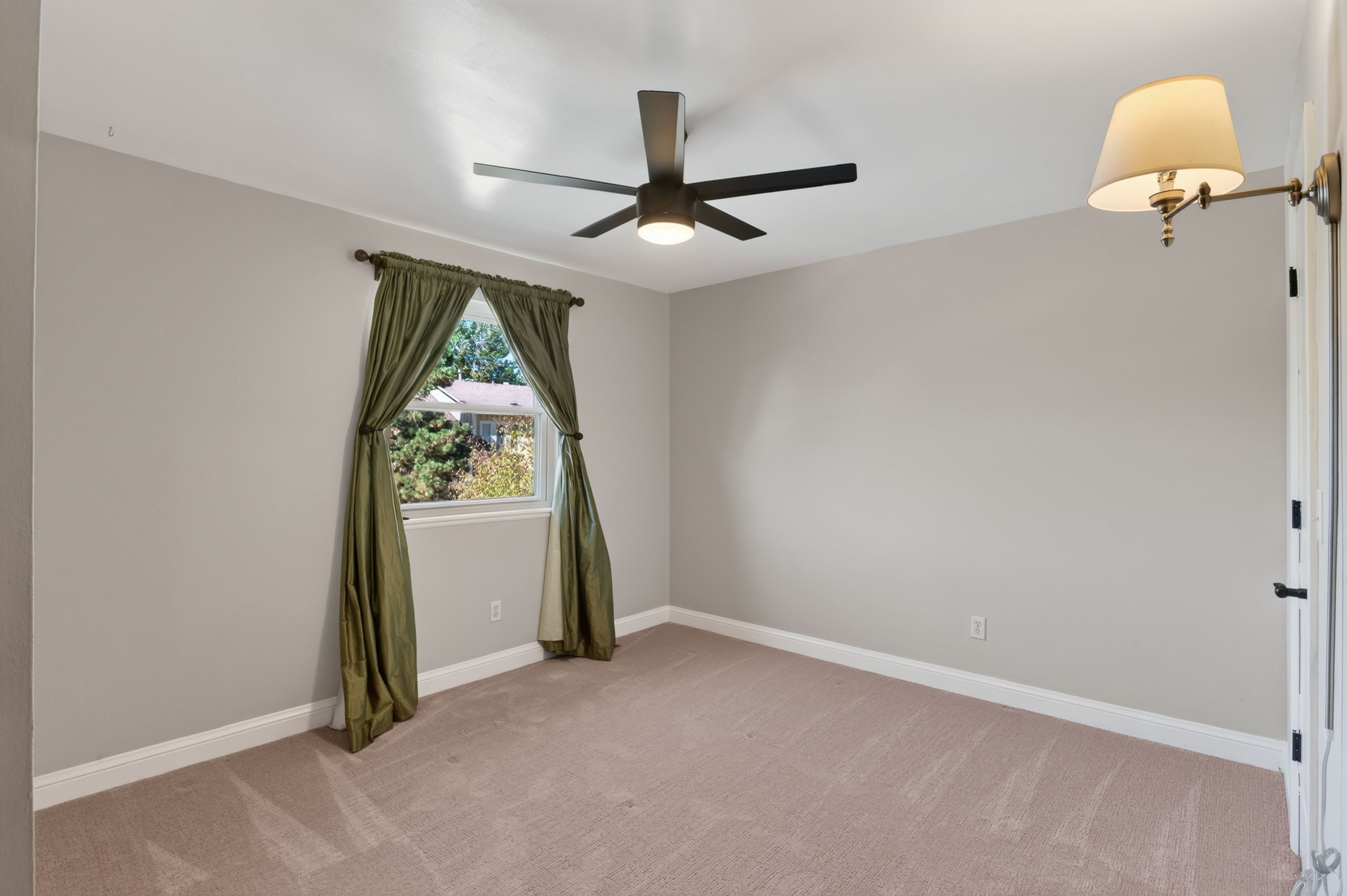  Unique Kitchen & Vaulted Beamed Room Near Cherry Creek State Park Retreat - 物件實景