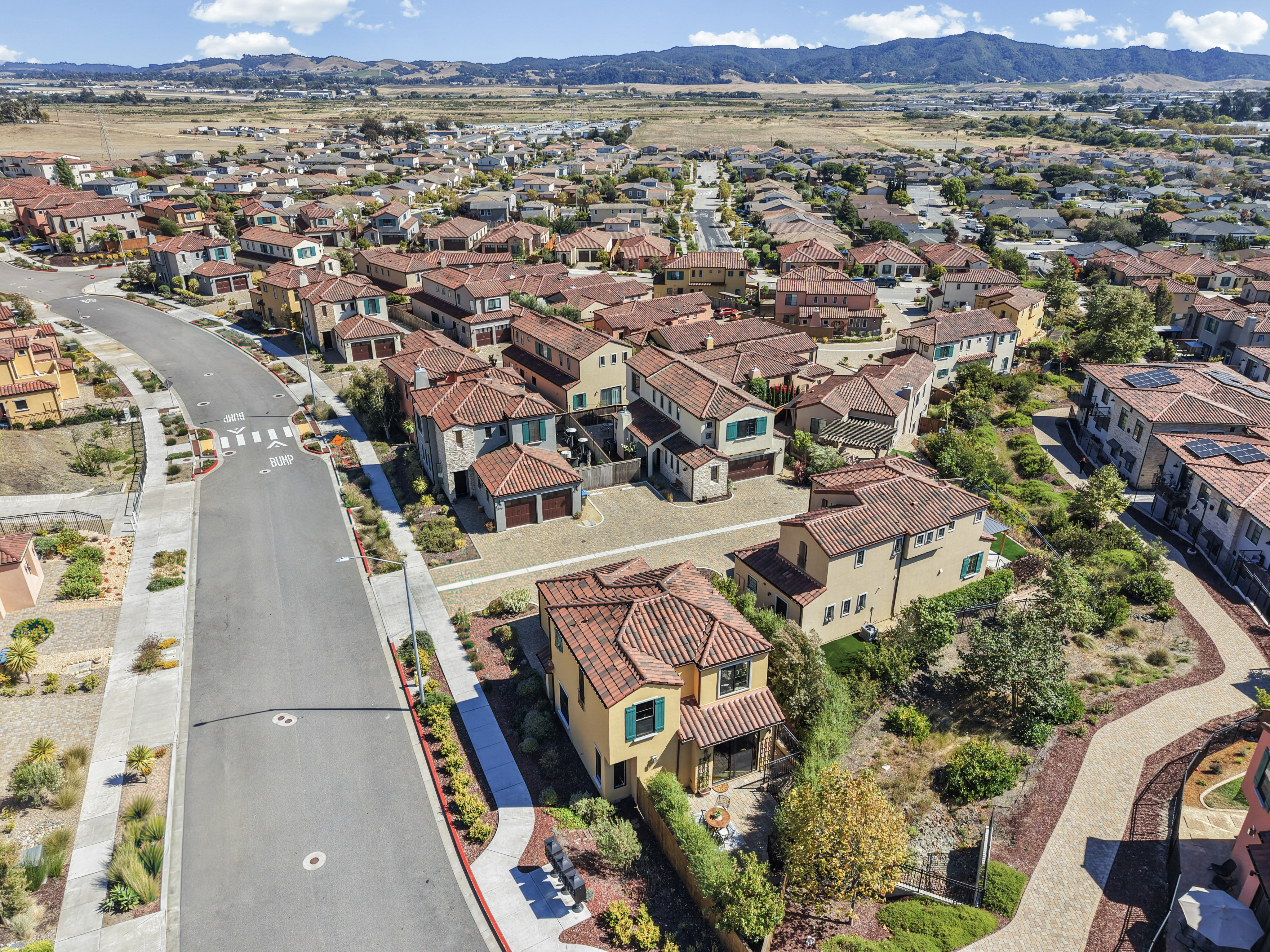  Elegant Hillside Living in Coveted Toscano - 物件實景