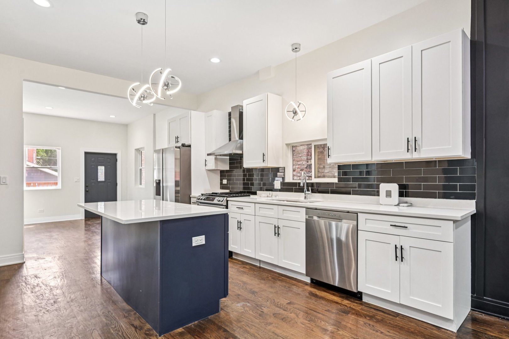 Chicago, Illinois, 60637, United States, 4 Bedrooms Bedrooms, ,4 BathroomsBathrooms,Residential,For Sale,2001250