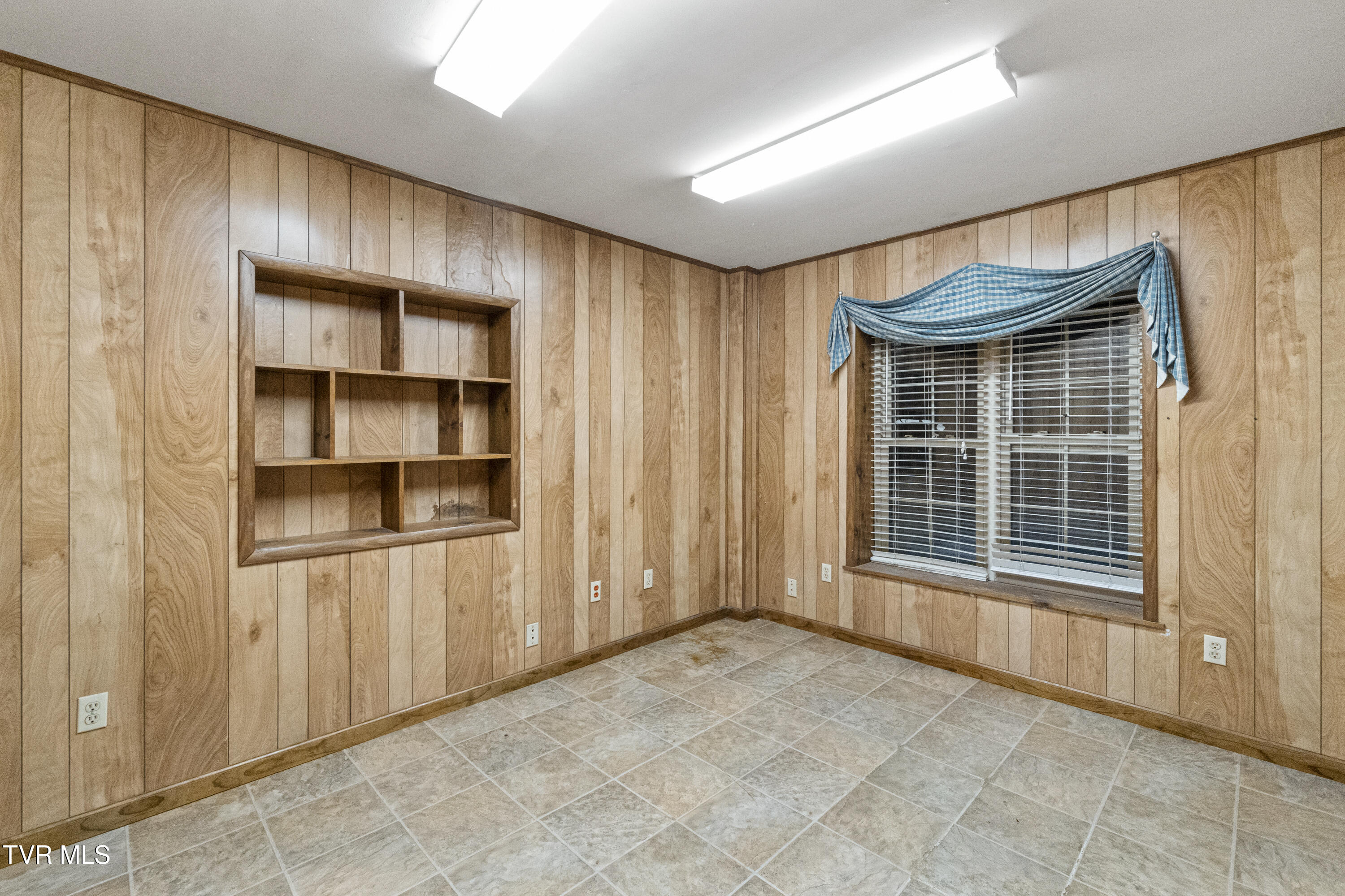 Greeneville, Tennessee, 37743, United States, 3 Bedrooms Bedrooms, ,2 BathroomsBathrooms,Residential,For Sale,1990242