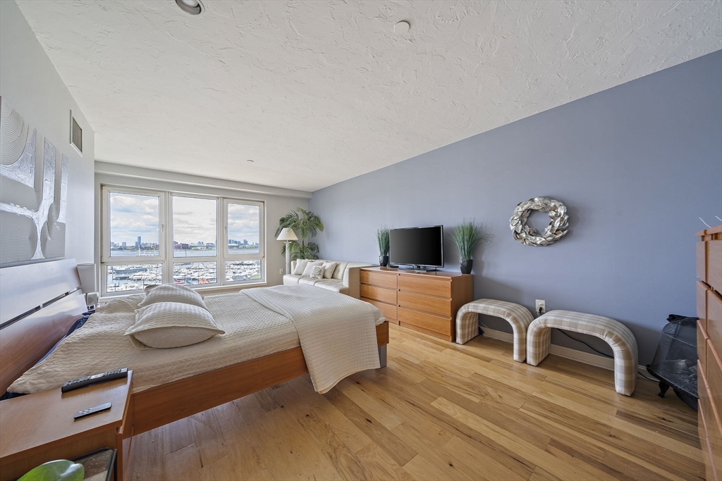 Quincy, Massachusetts, 02171, United States, 2 Bedrooms Bedrooms, ,2 BathroomsBathrooms,Residential,For Sale,1976883