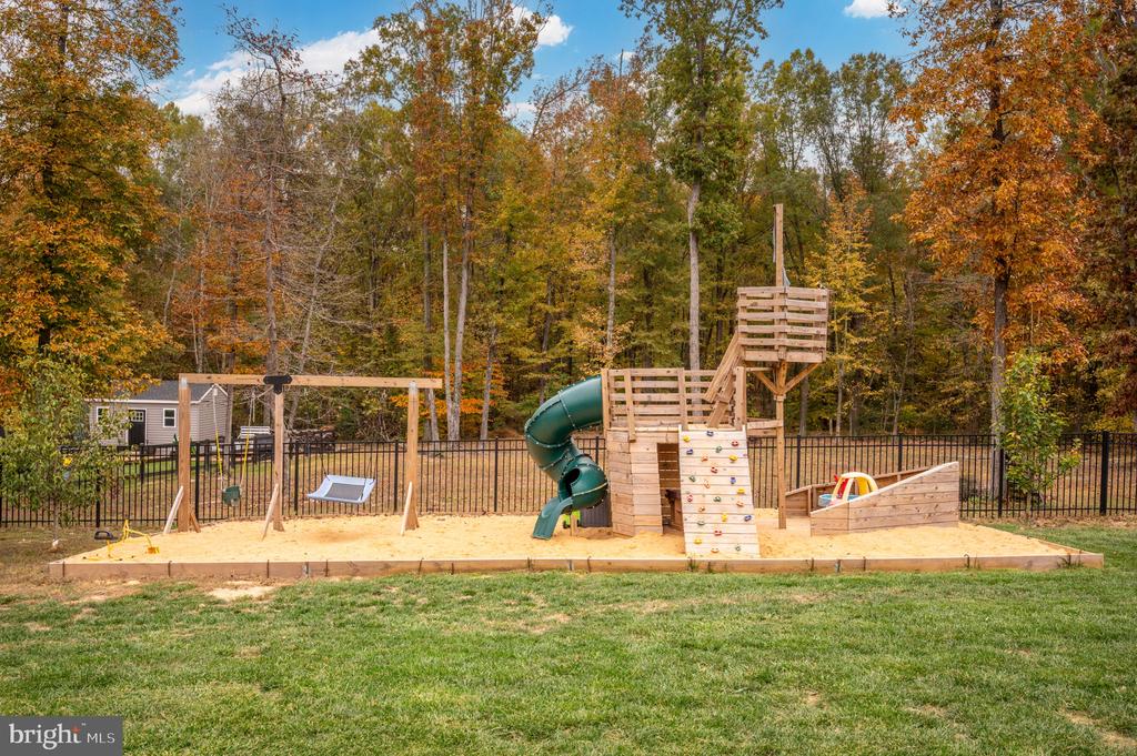 Fredericksburg, Virginia, 22406, United States, 5 Bedrooms Bedrooms, ,4 BathroomsBathrooms,Residential,For Sale,2005971