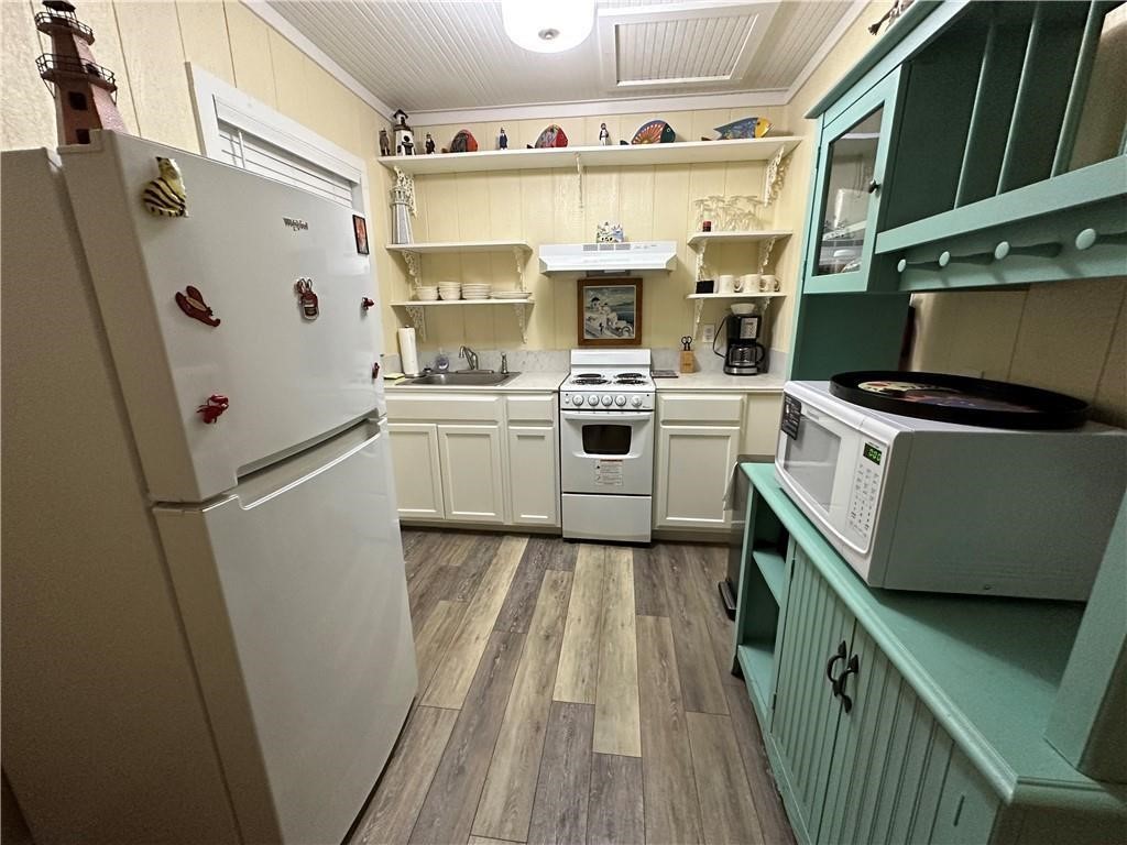 Corpus Christi, Texas, 78402, United States, 4 Bedrooms Bedrooms, ,3 BathroomsBathrooms,Residential,For Sale,1934192