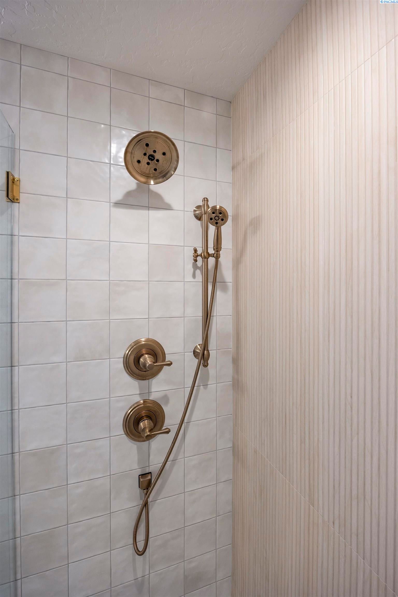 Pasco, Washington, 99301, United States, 4 Bedrooms Bedrooms, ,3 BathroomsBathrooms,Residential,For Sale,2005425